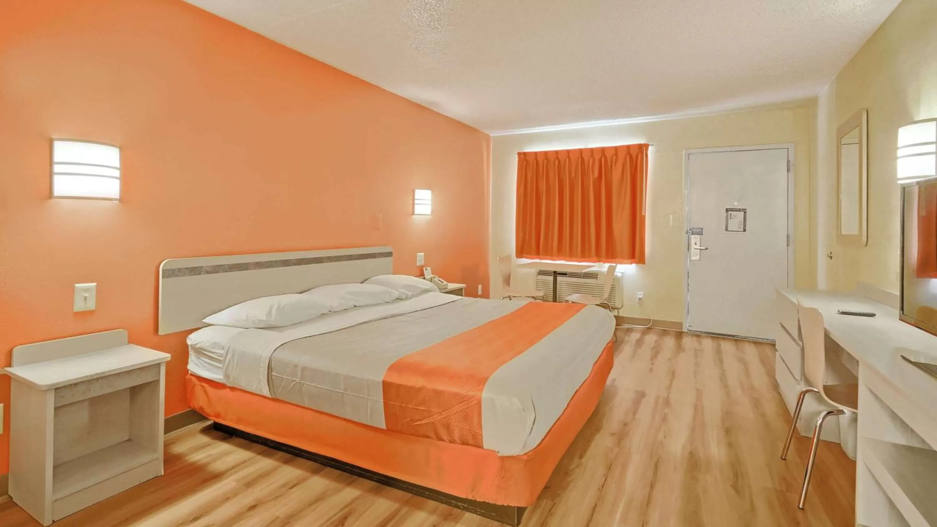 Photo of the whole room, Bed in Motel 6-Maple Shade Township, NJ - Philadelphia - Mt Laurel