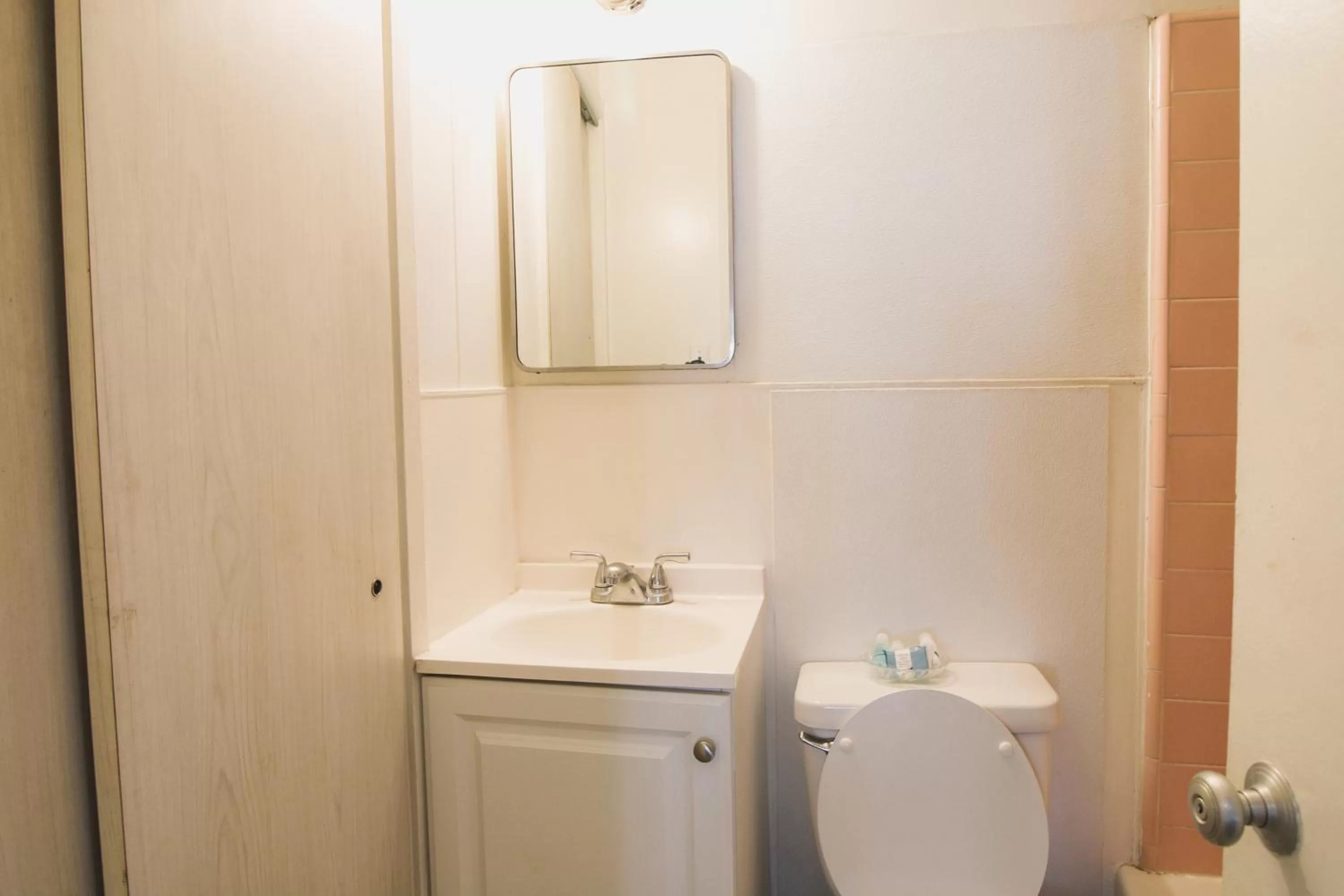 Bathroom in Royal Grove Waikiki