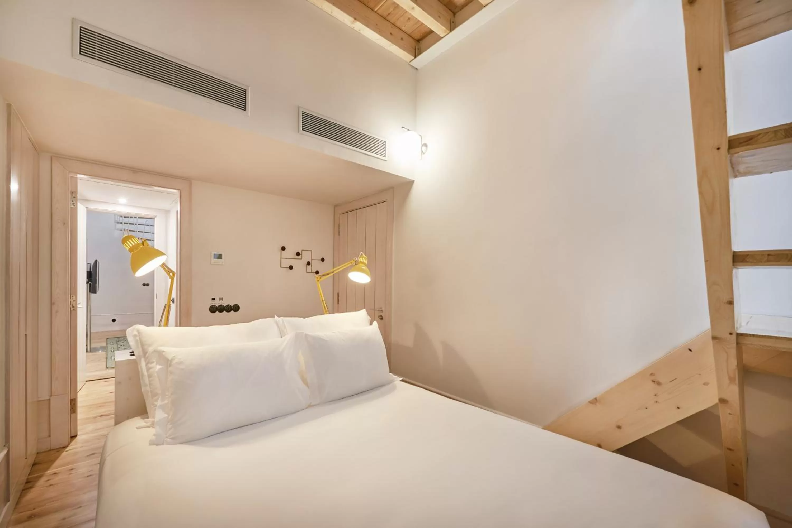 Bed in Cais Urban Lodge