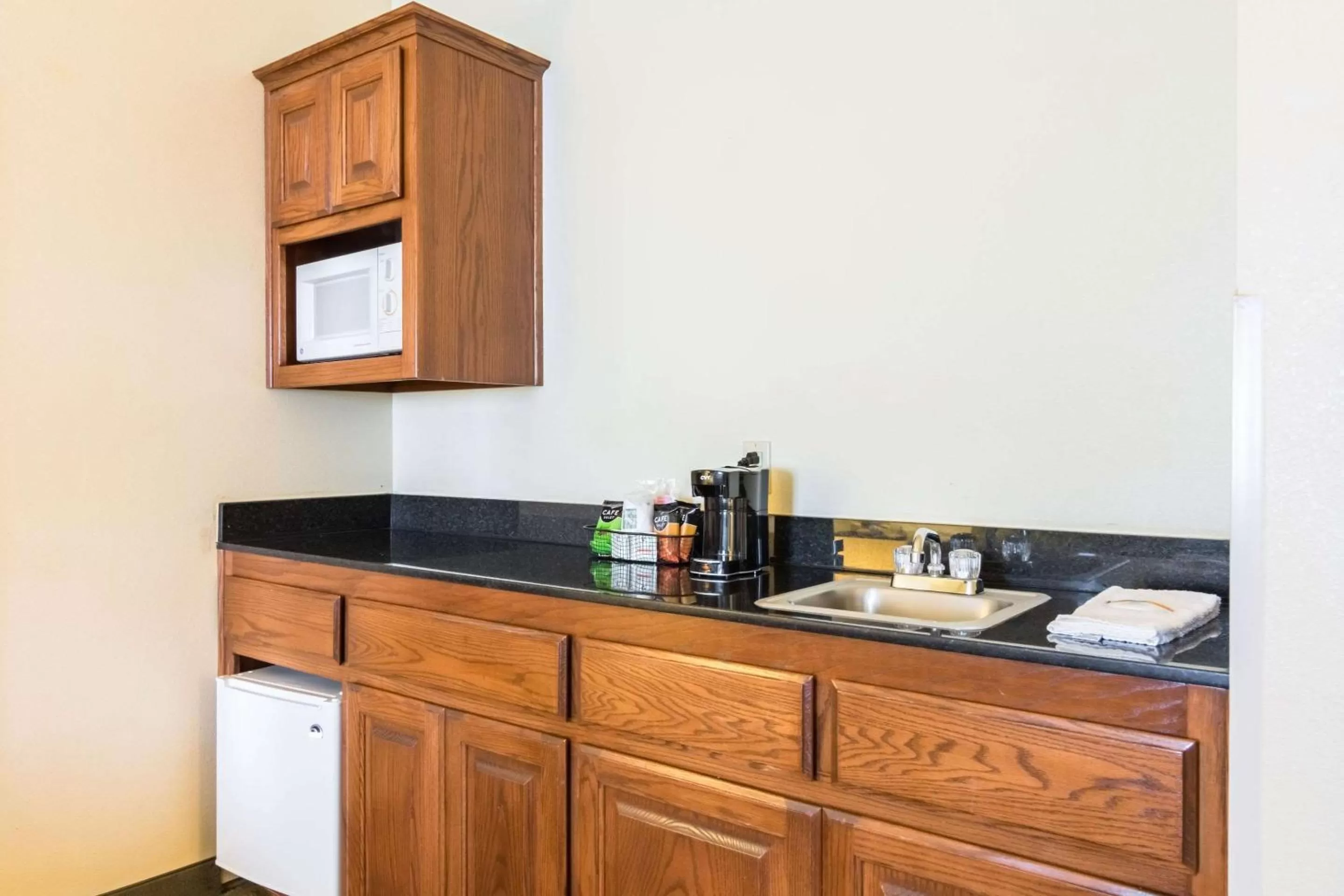 Bedroom in Quality Inn & Suites Alma I-40