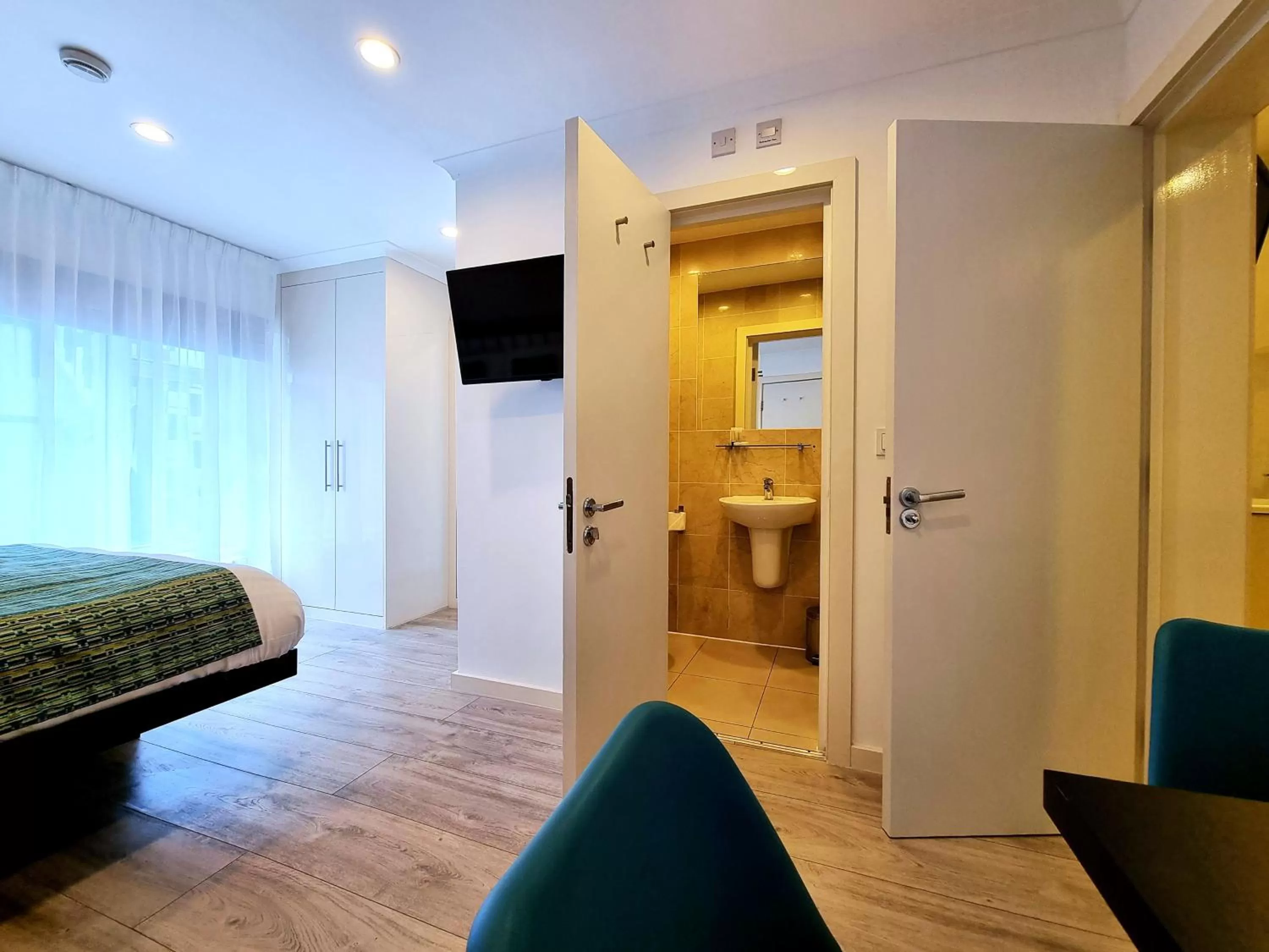 Bedroom, Bed in 146 Studios