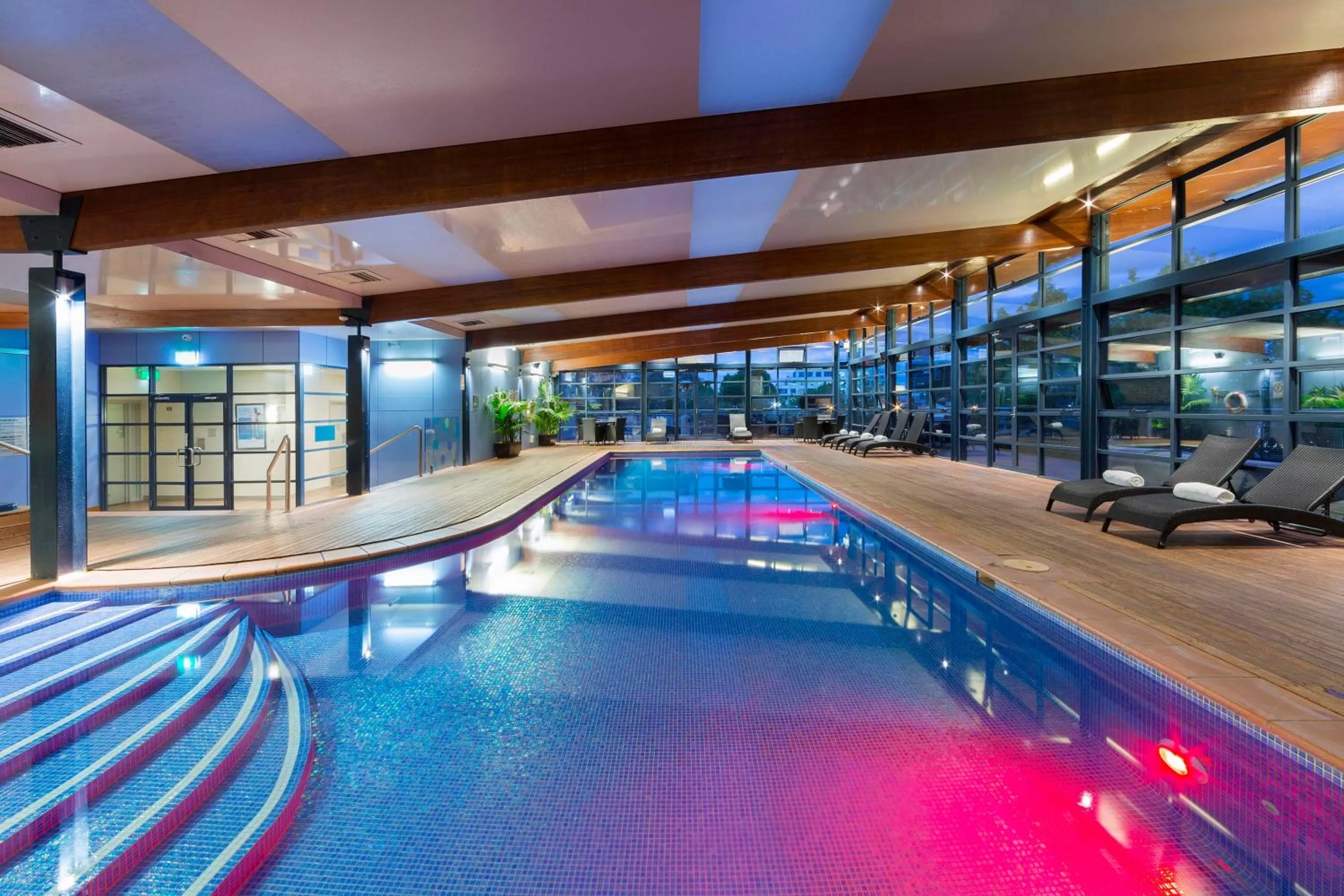 Swimming pool in Novotel Canberra