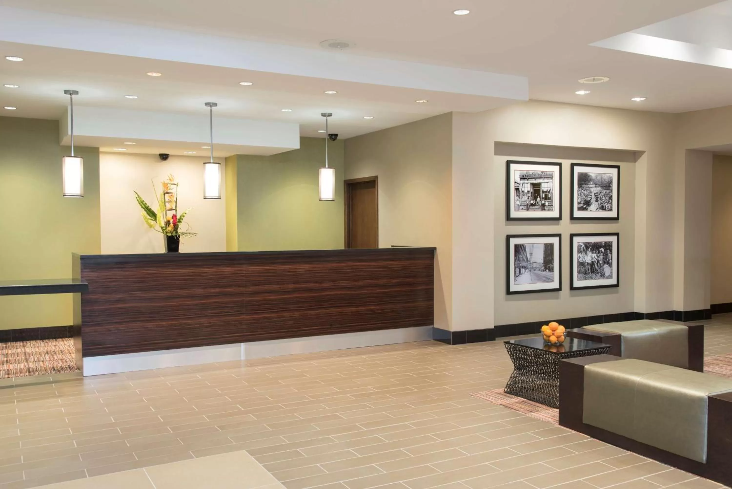 Lobby or reception in DoubleTree by Hilton Hotel Grand Rapids Airport