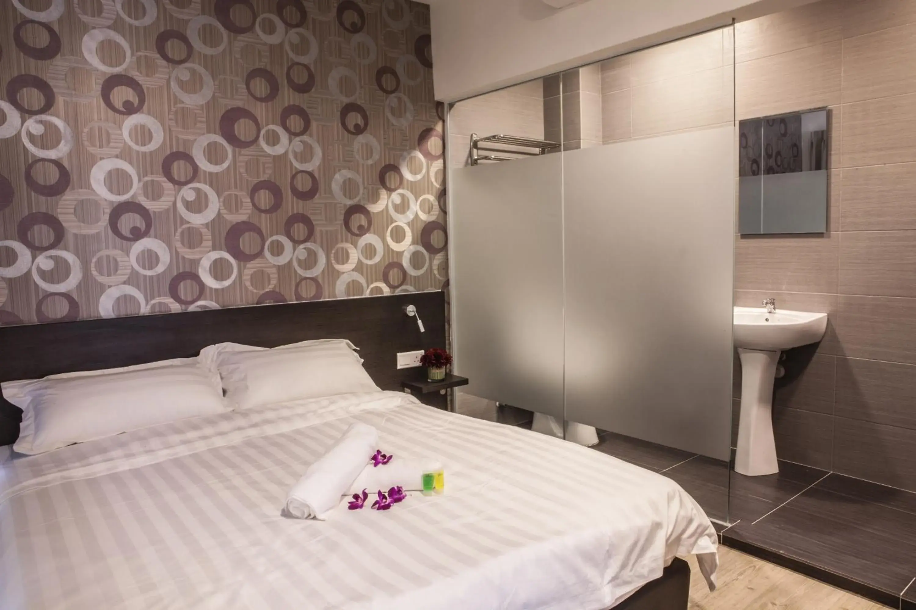 Standard Queen Room in Hotel Mezzo Standard Queen Room in Hotel Mezzo