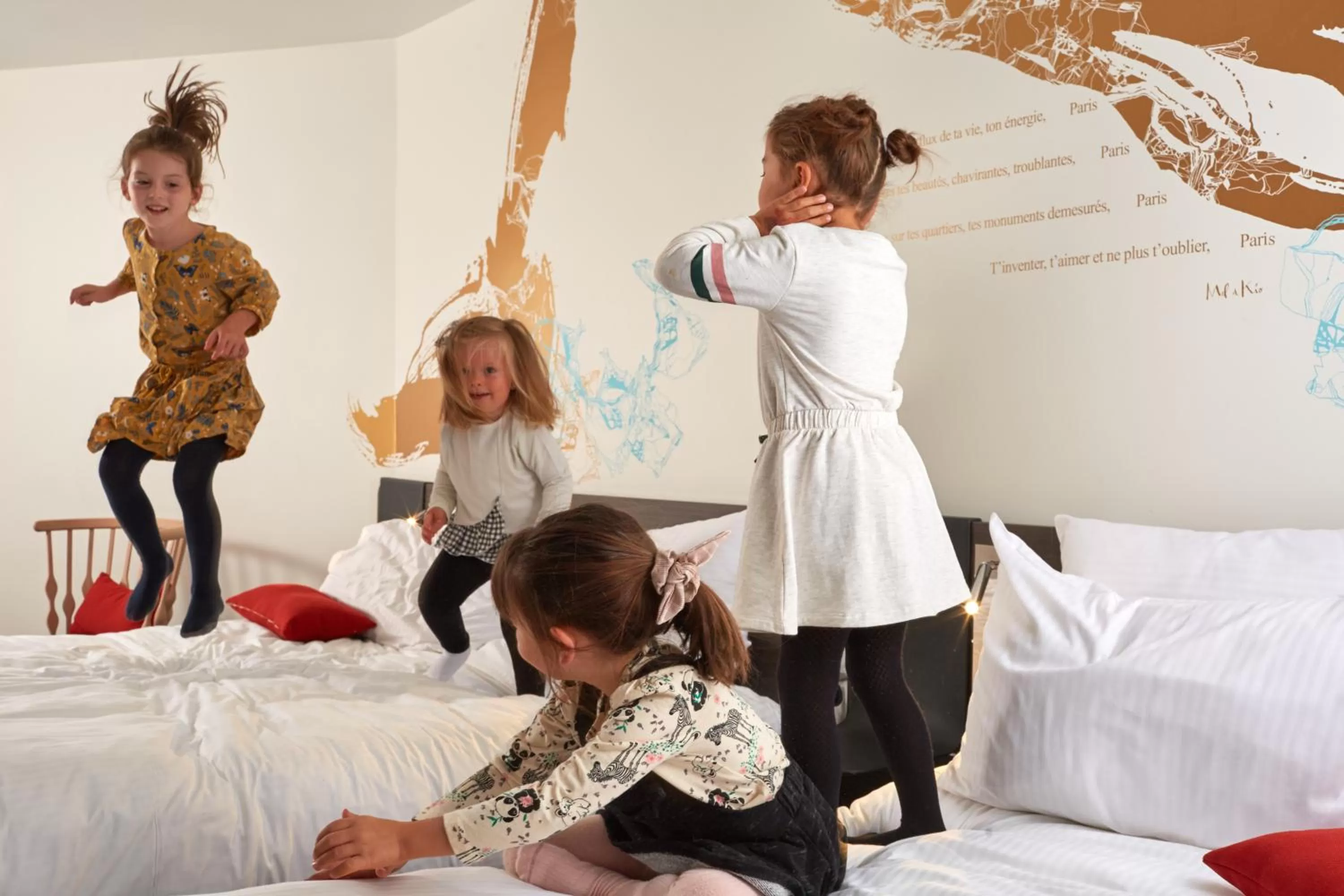 children, Bed in Novotel Paris Les Halles