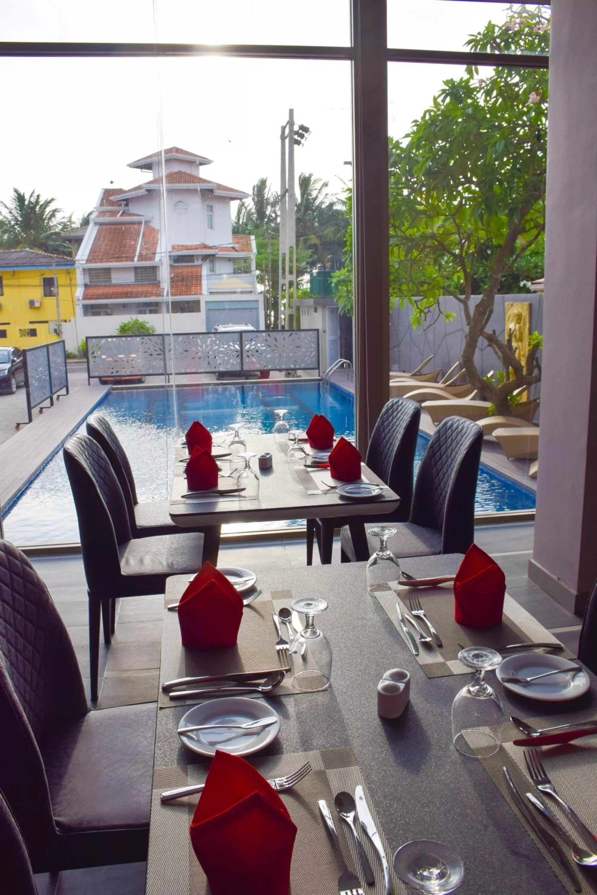 Restaurant/Places to Eat in Ruvisha Beach Hotel