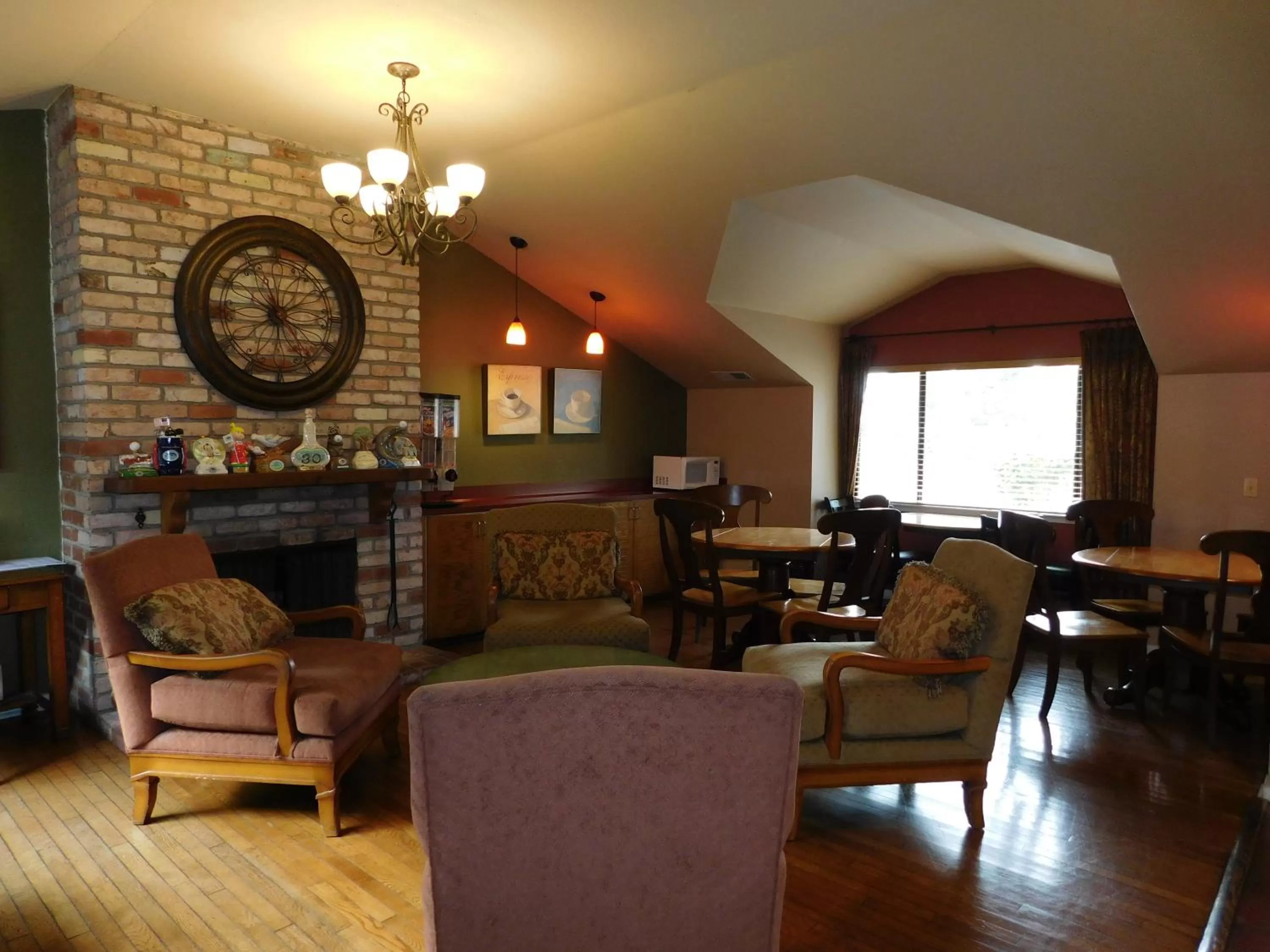 Lobby or reception in Pacific Gardens Inn