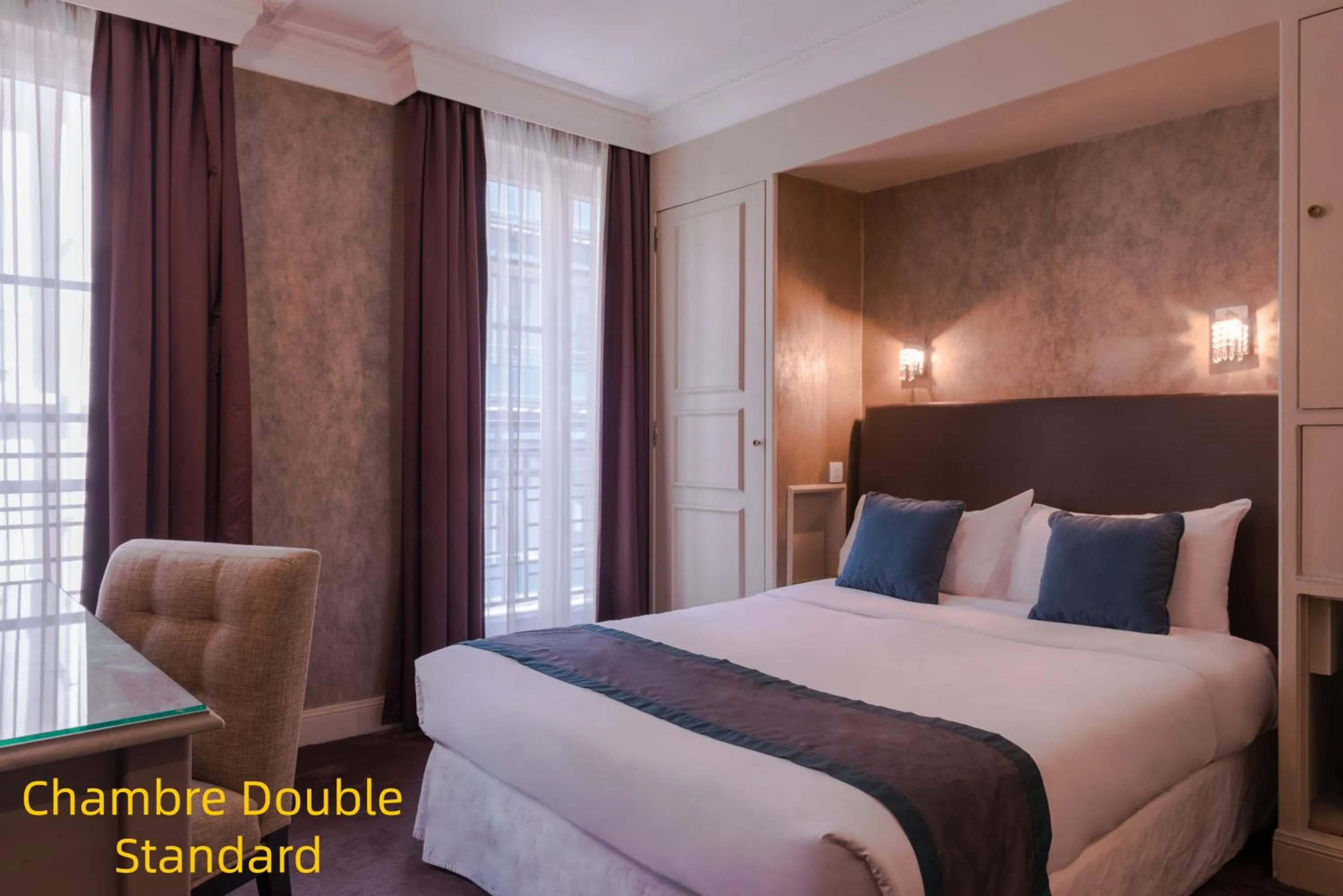 Photo of the whole room, Bed in Hôtel Gaillon Opera