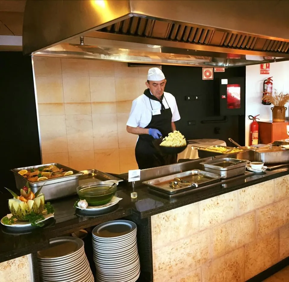 Restaurant/places to eat in Hotel Na Forana