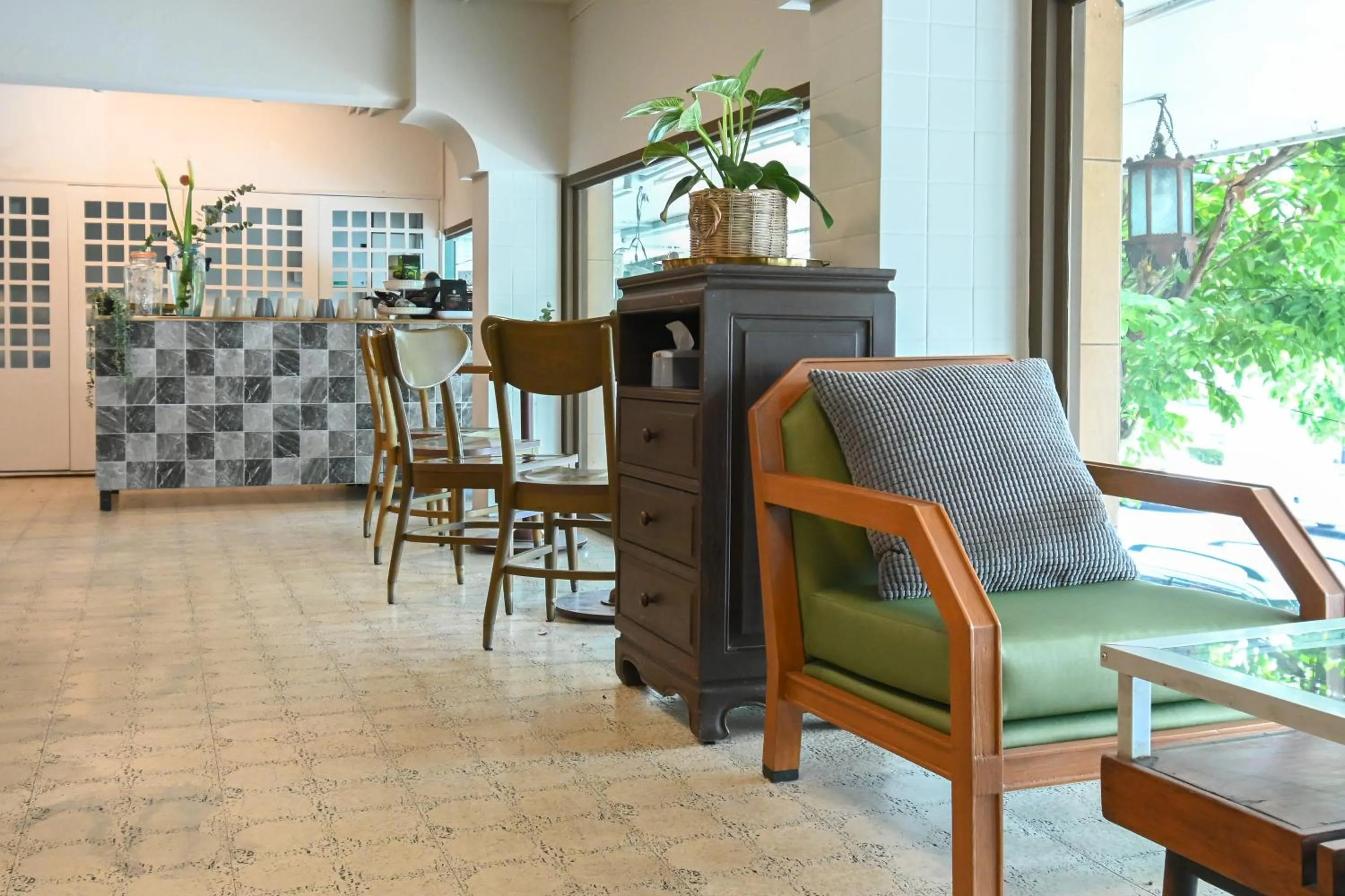 Restaurant/places to eat in The Krungkasem Srikrung Hotel