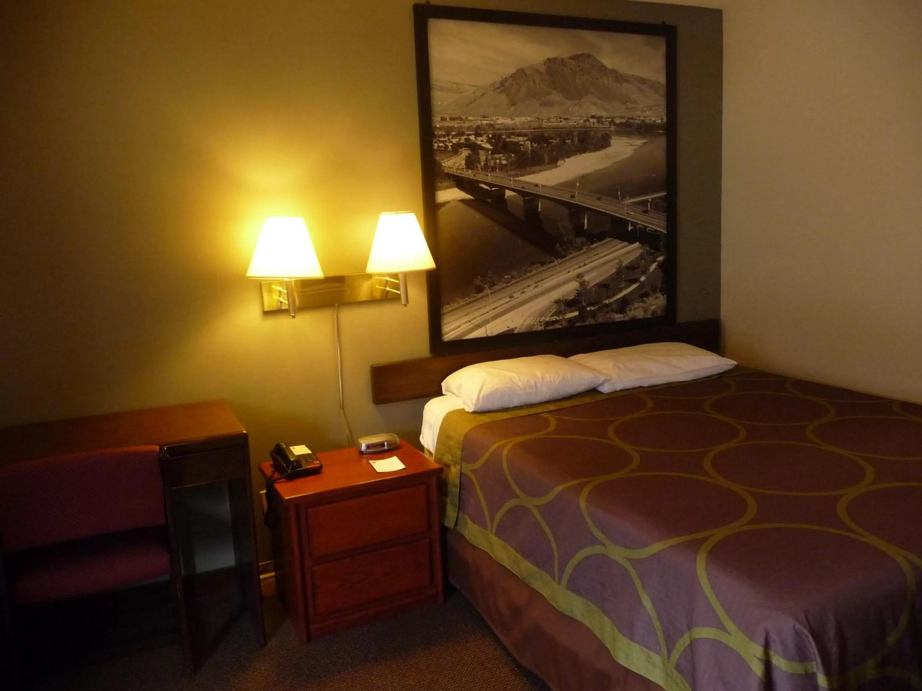 Bed in Super 8 by Wyndham Kamloops East