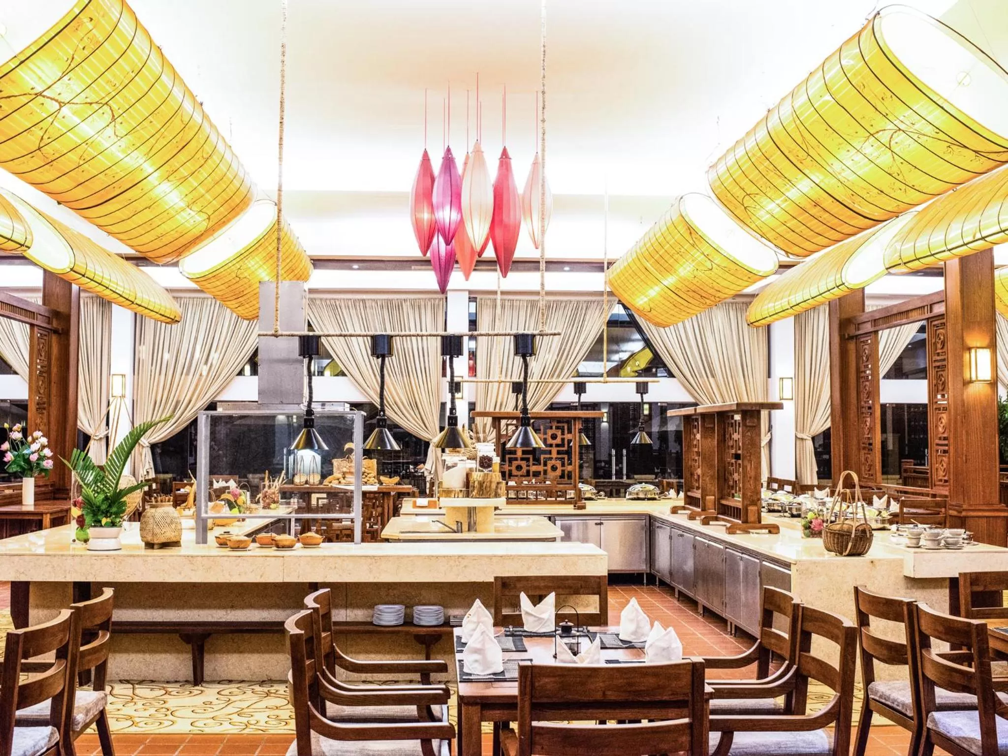 Restaurant/places to eat in Emeralda Resort Ninh Binh