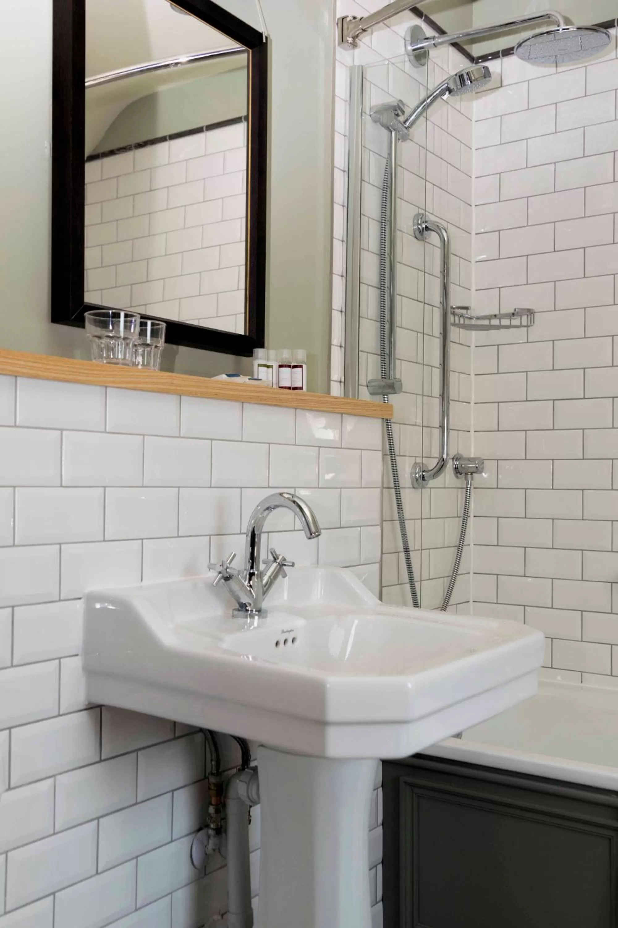 Bathroom in Pen and Parchment by Greene King Inns