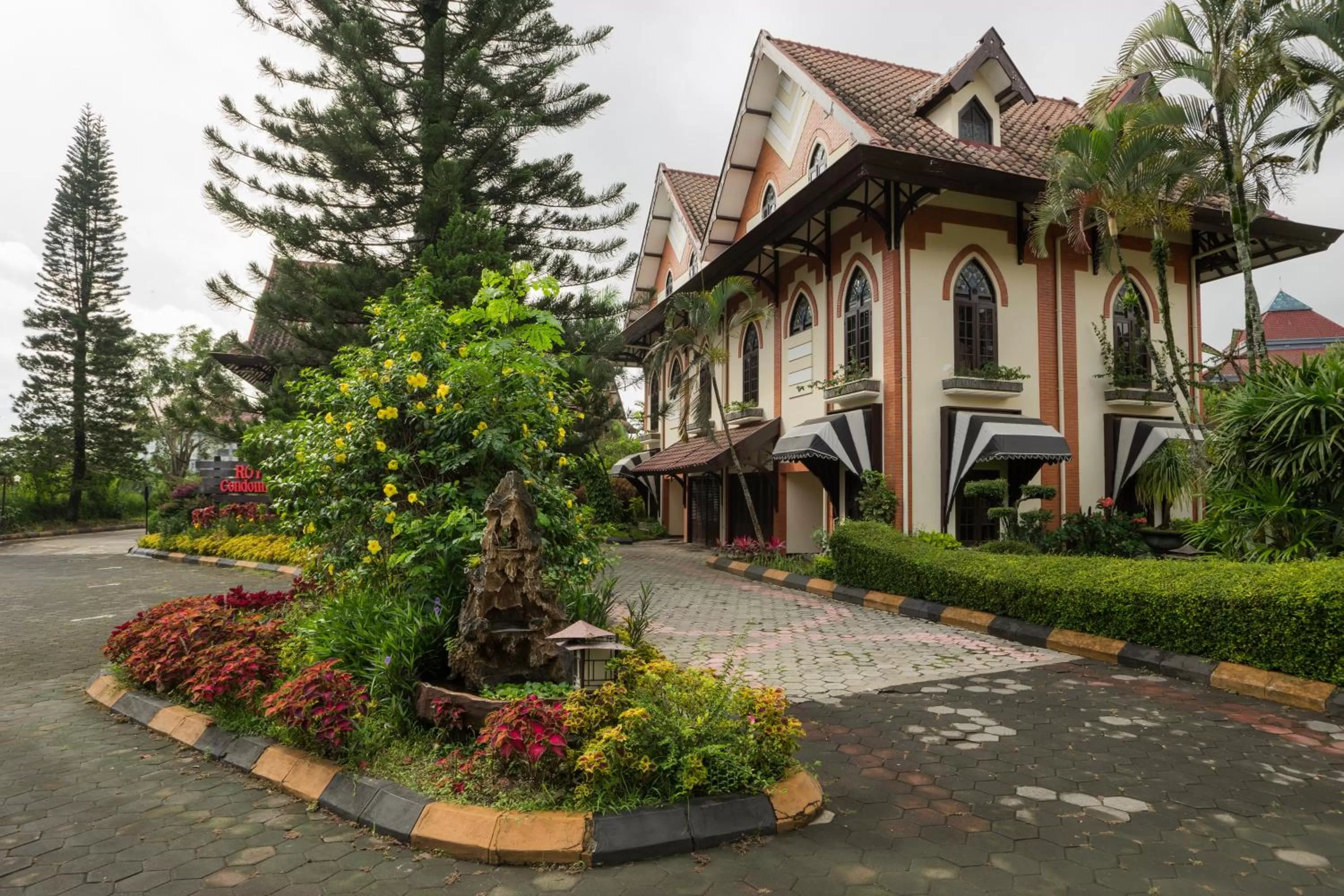 Garden in Royal Hotel and Villa Batu
