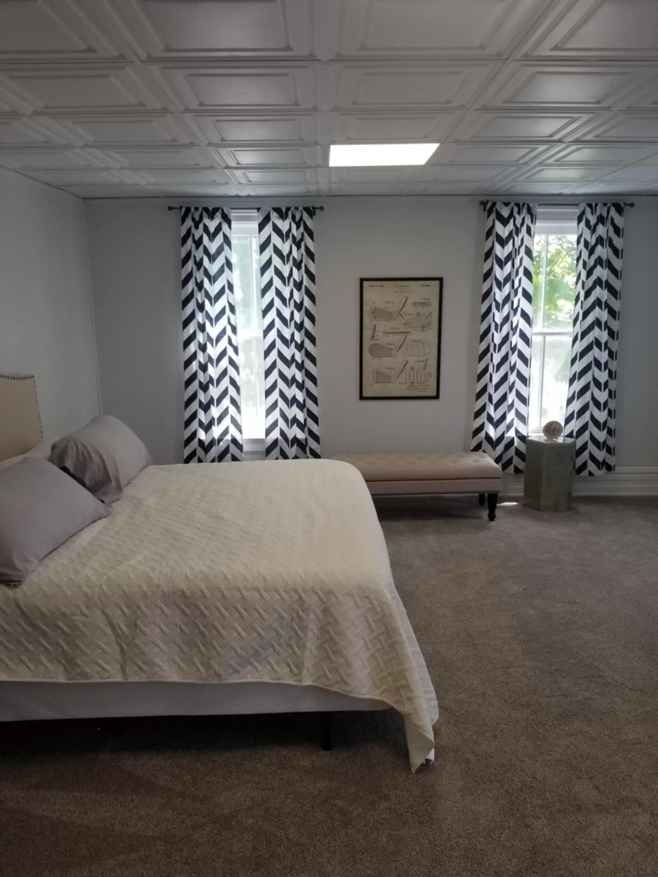 Superior King Room in Charlevoix House Superior King Room in Charlevoix House