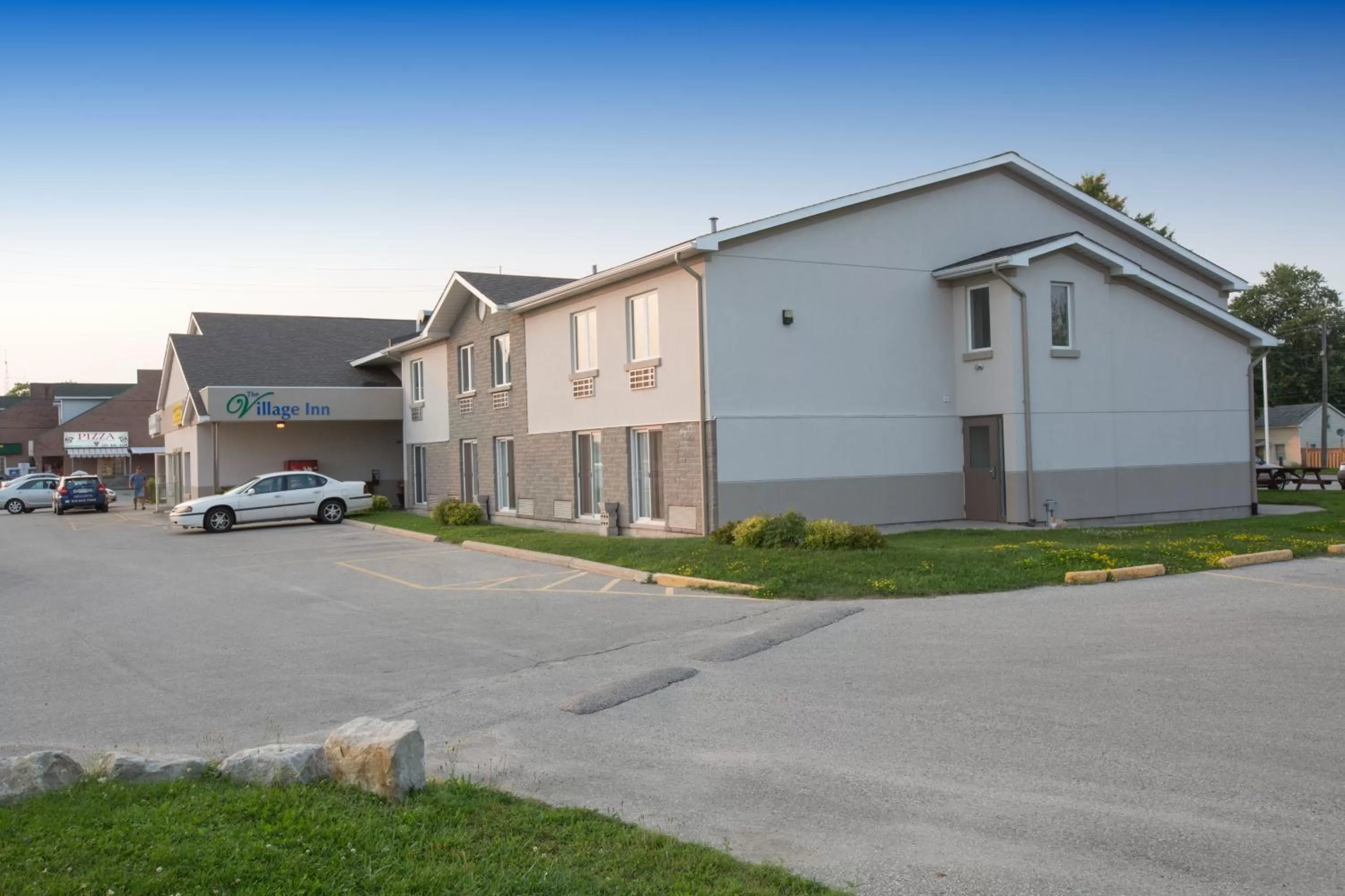 Facade/entrance in The Village Inn