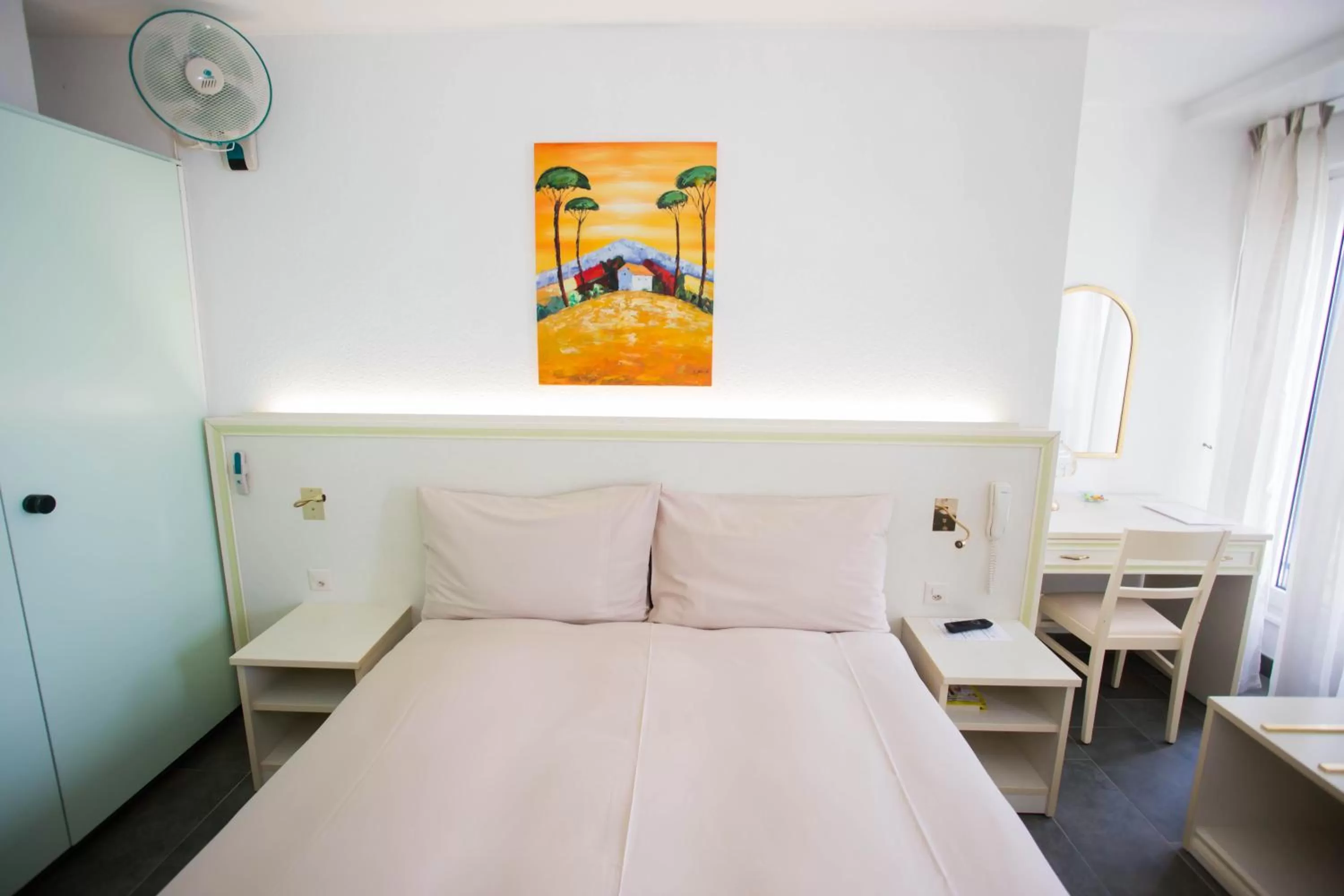 Standard Double or Twin Room in Hôtel du Port