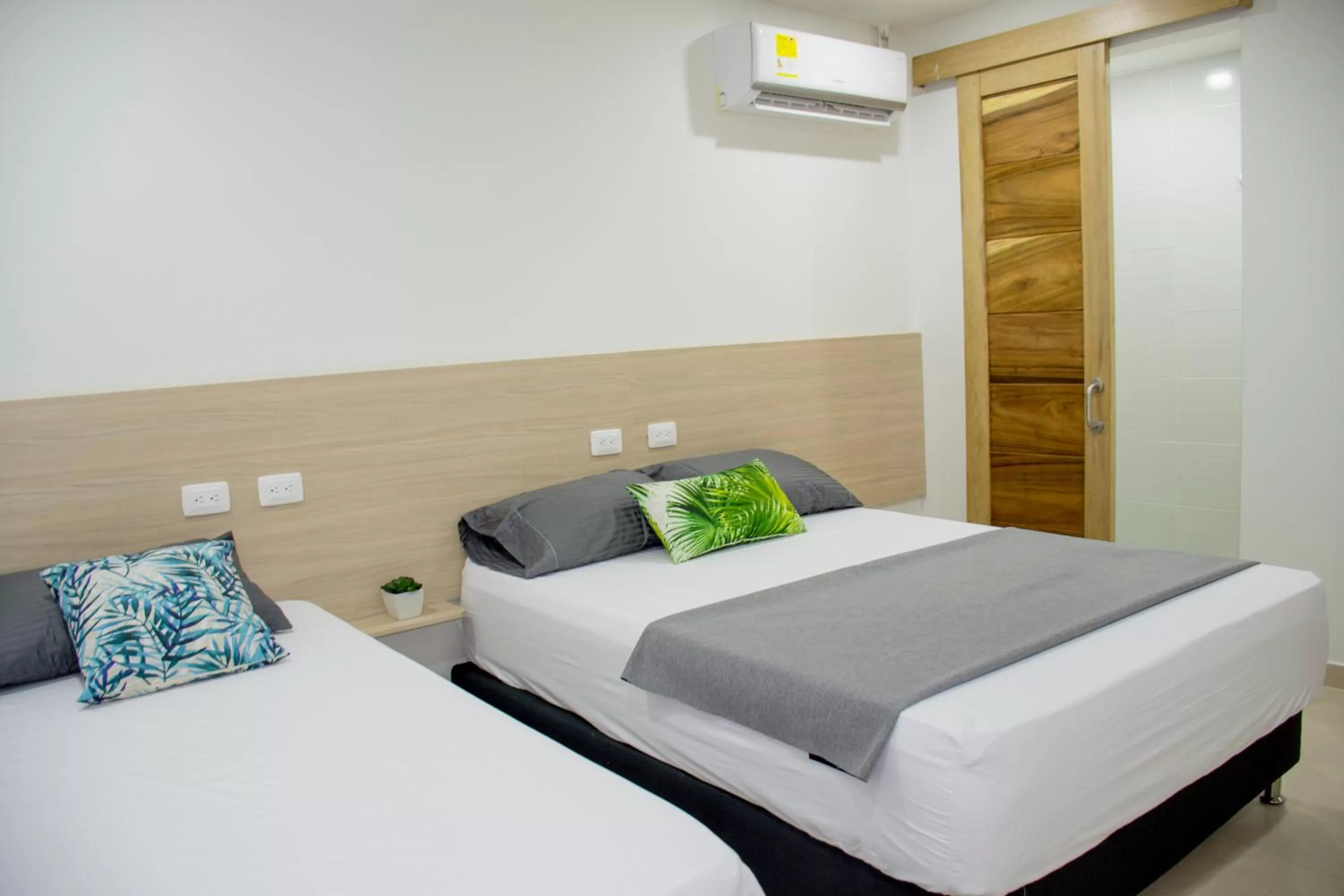 Bathroom, Bed in Stanza Hotel Monteria