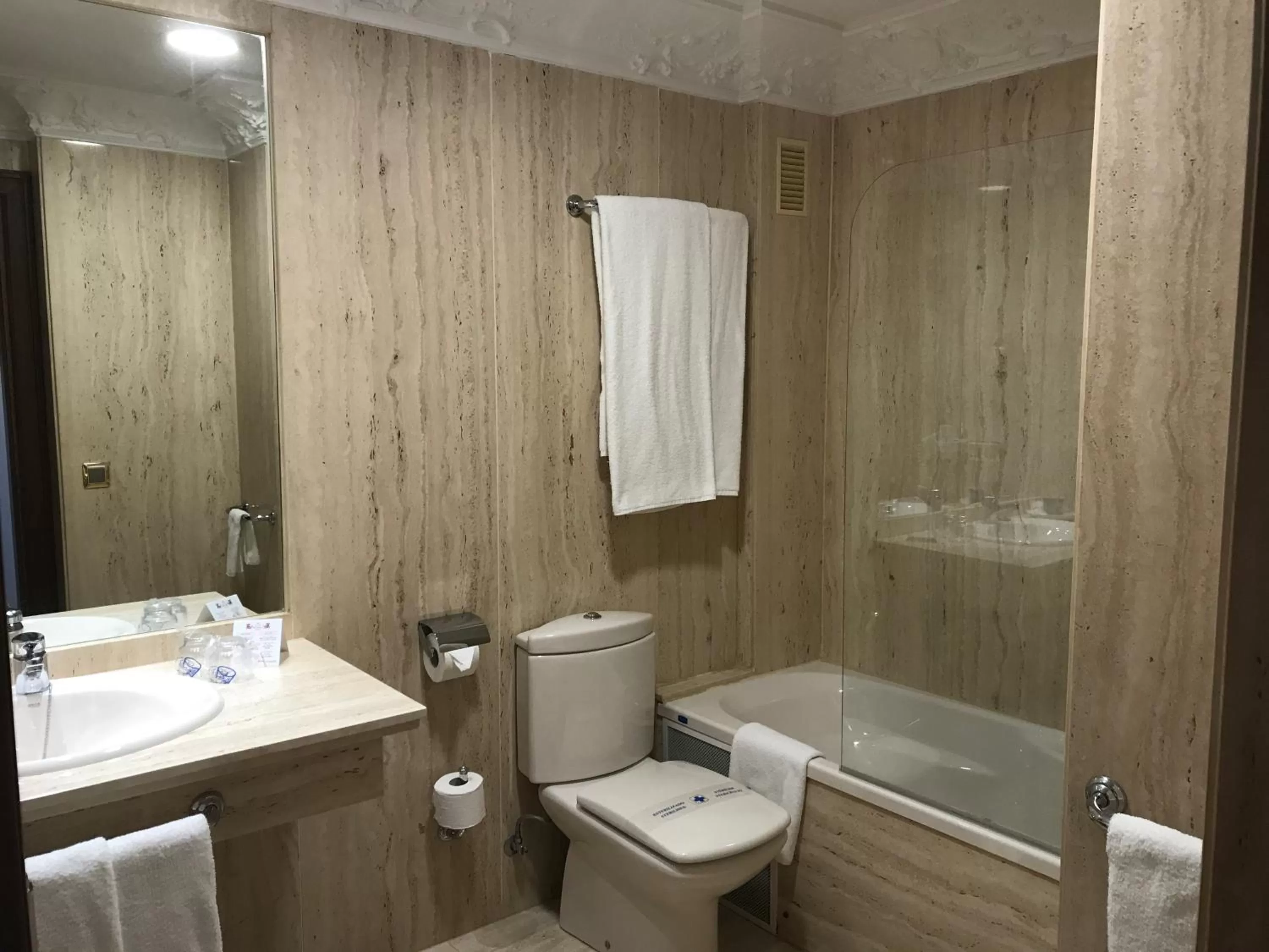 Bathroom in Artheus Carmelitas Salamanca