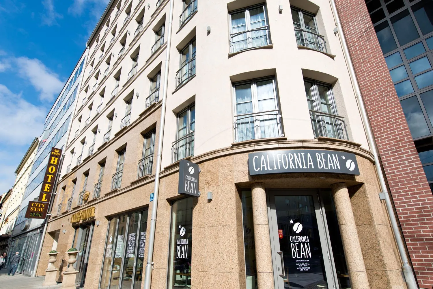 Facade/entrance in AdvaStay by KING's