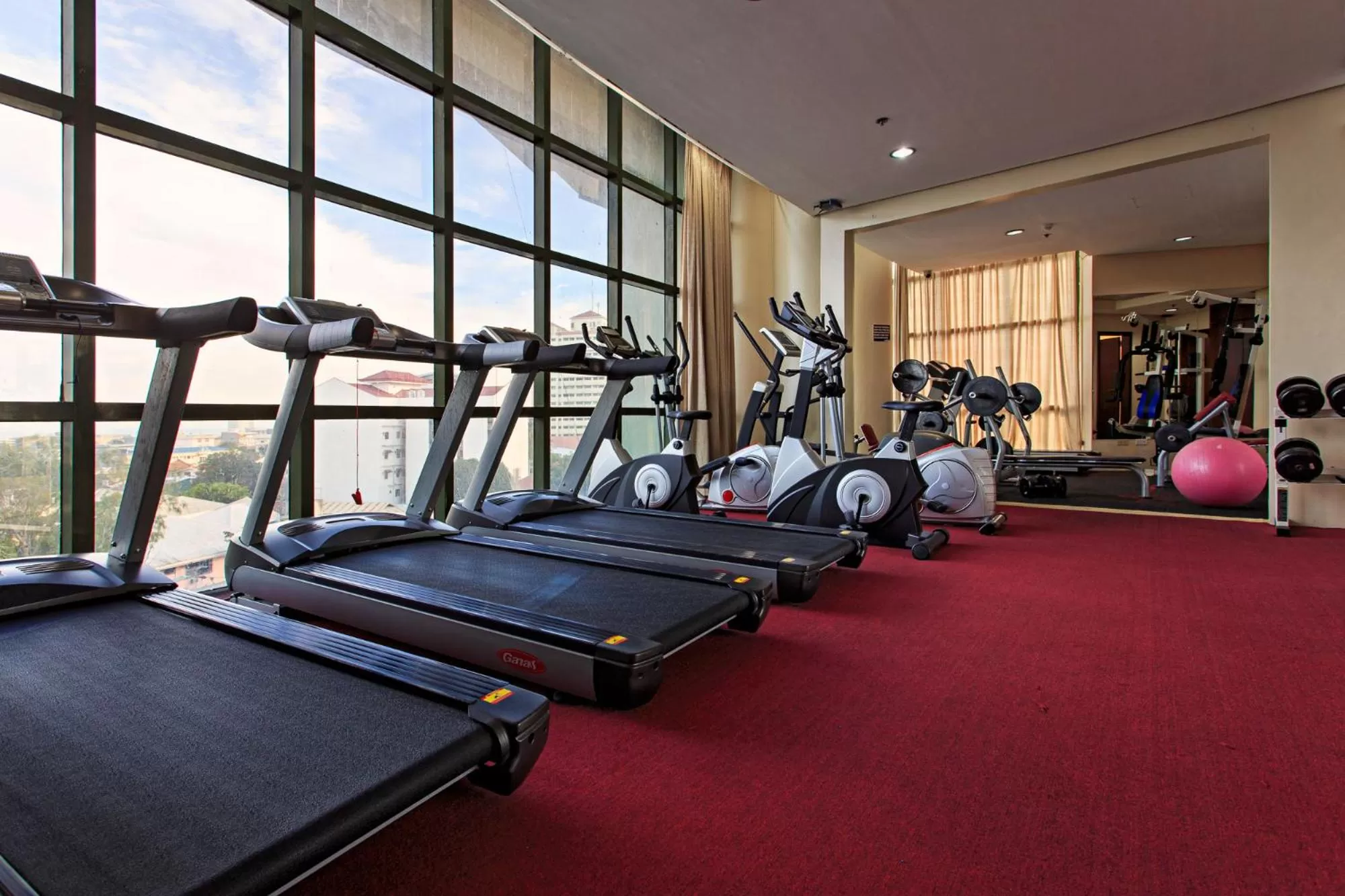 Fitness centre/facilities in Sarrosa International Hotel and Residential Suites