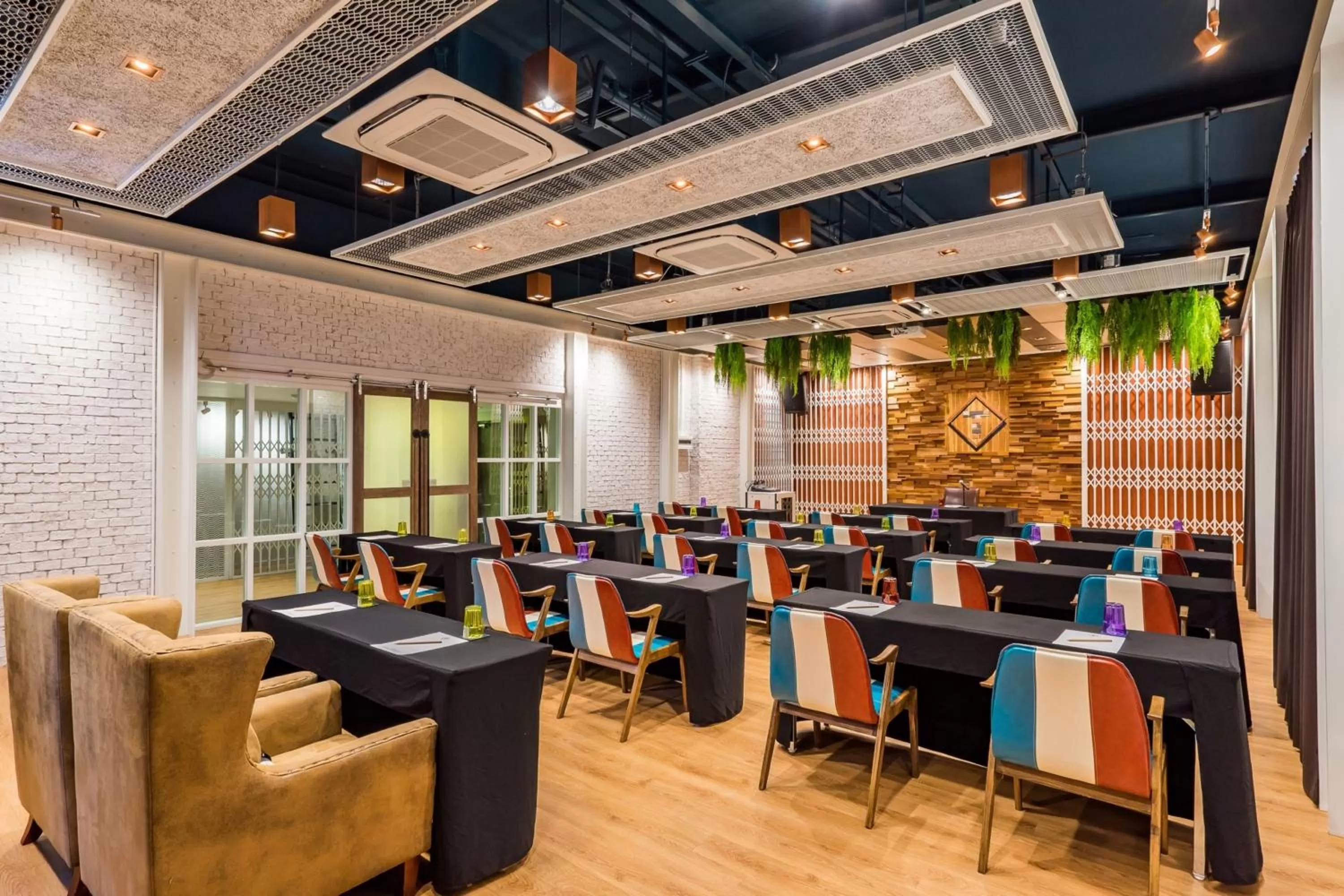 Meeting/conference room in SureStay Plus by Best Western T Pattaya