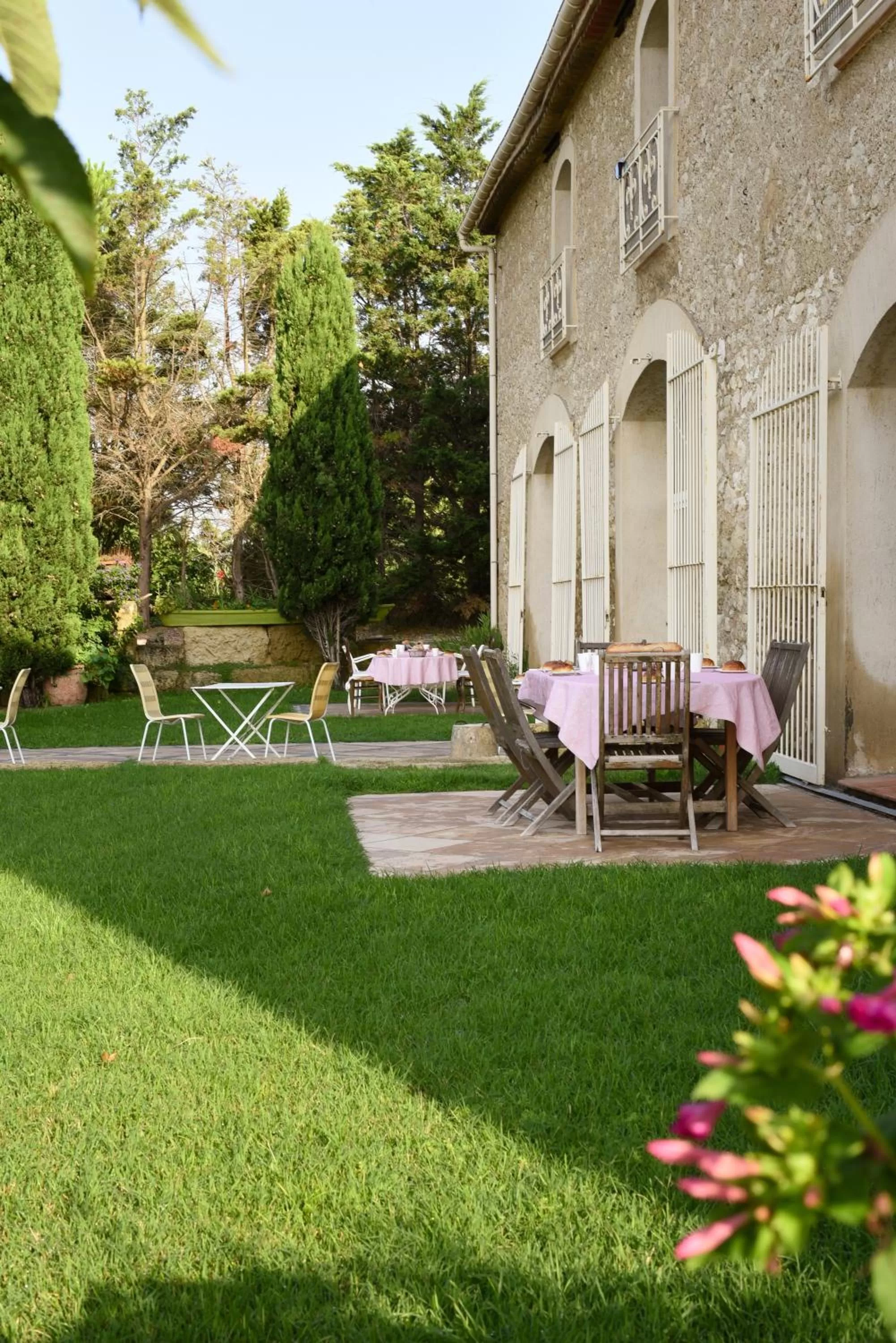 Property building, Swimming Pool in La Bergerie de l'etang
