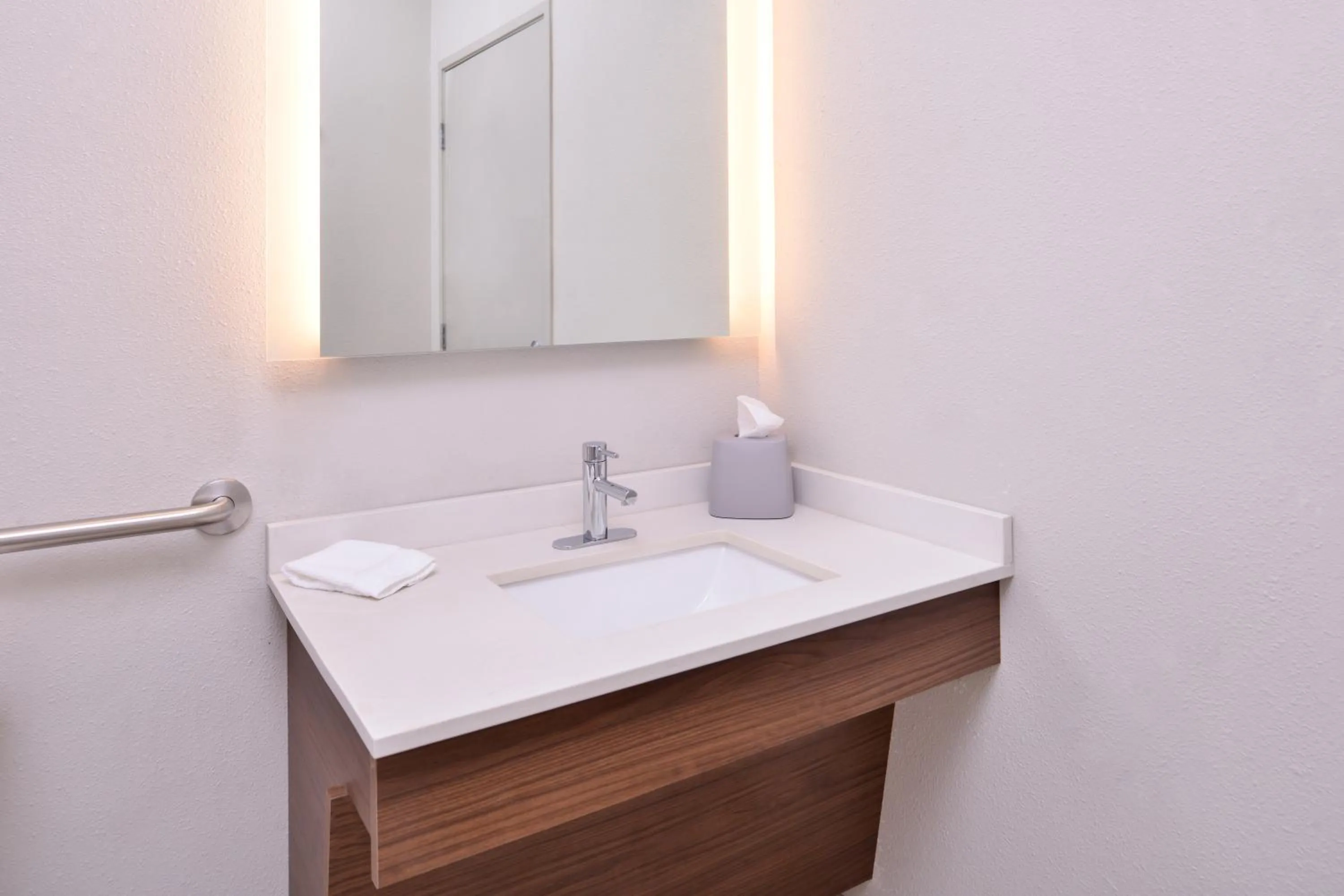 Bathroom in Holiday Inn Express Hotel & Suites Elgin by IHG