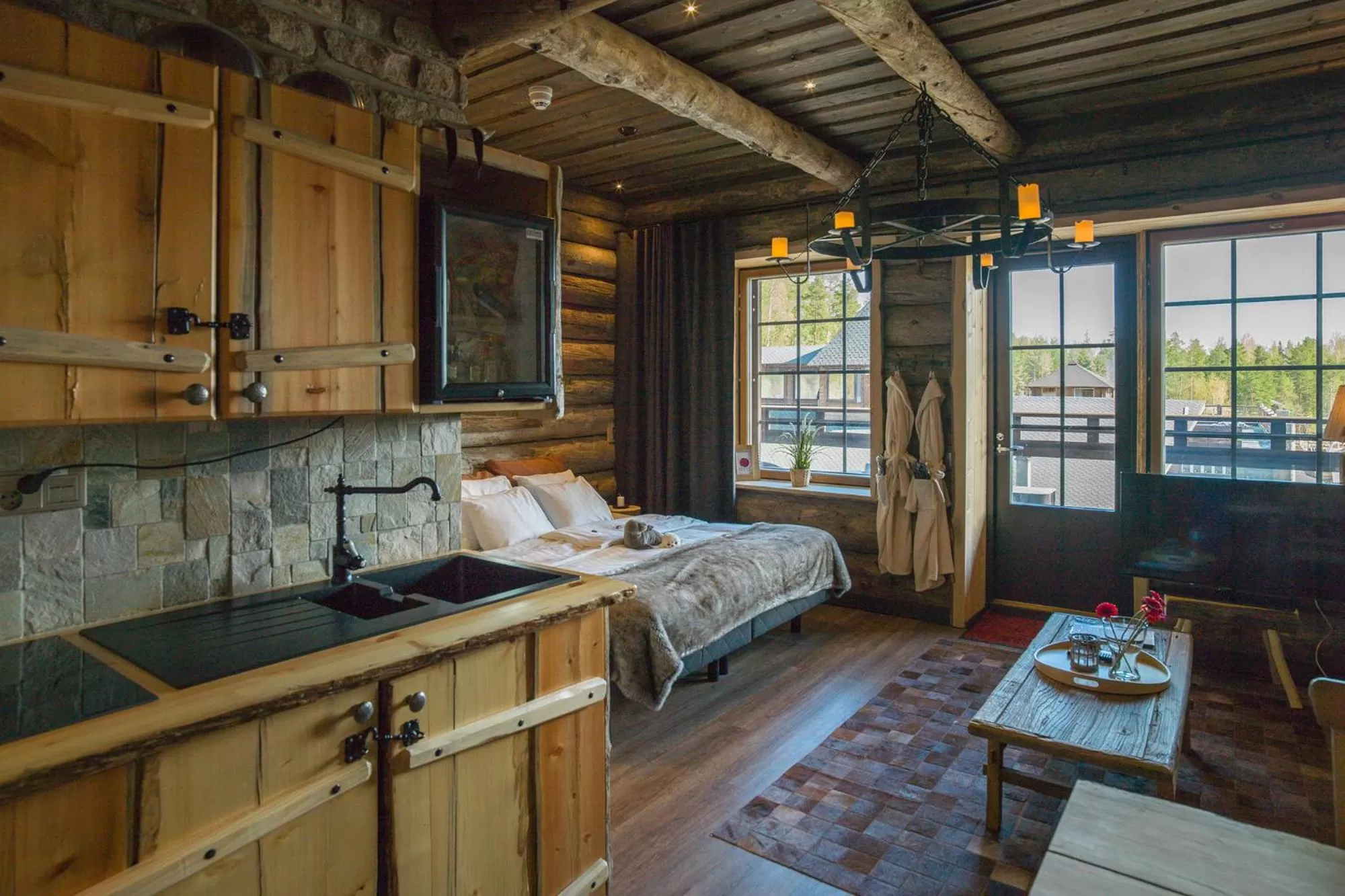 Balcony/Terrace, Bed in Hotel & Spa Resort Järvisydän