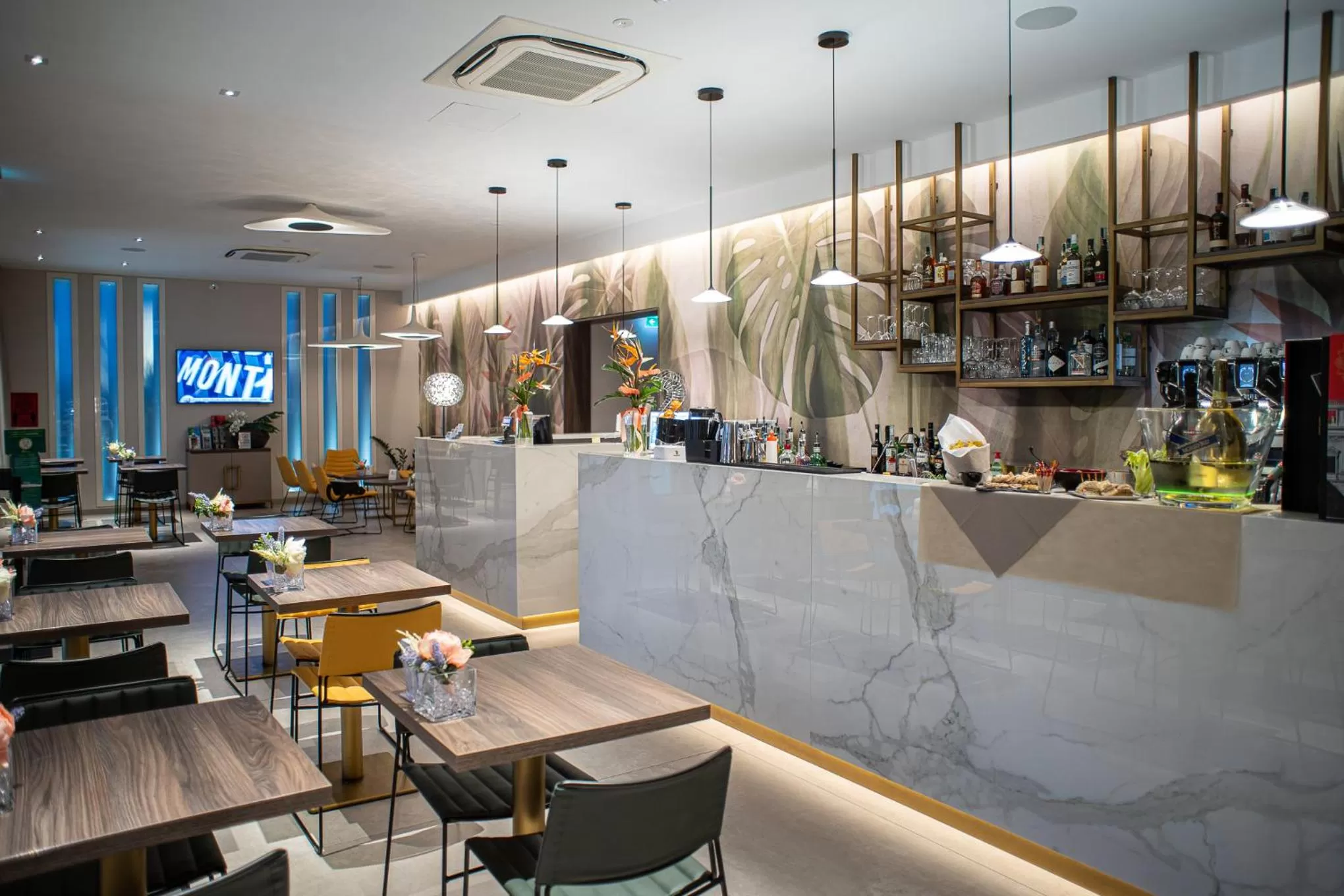 Restaurant/places to eat in Hotel Kuma