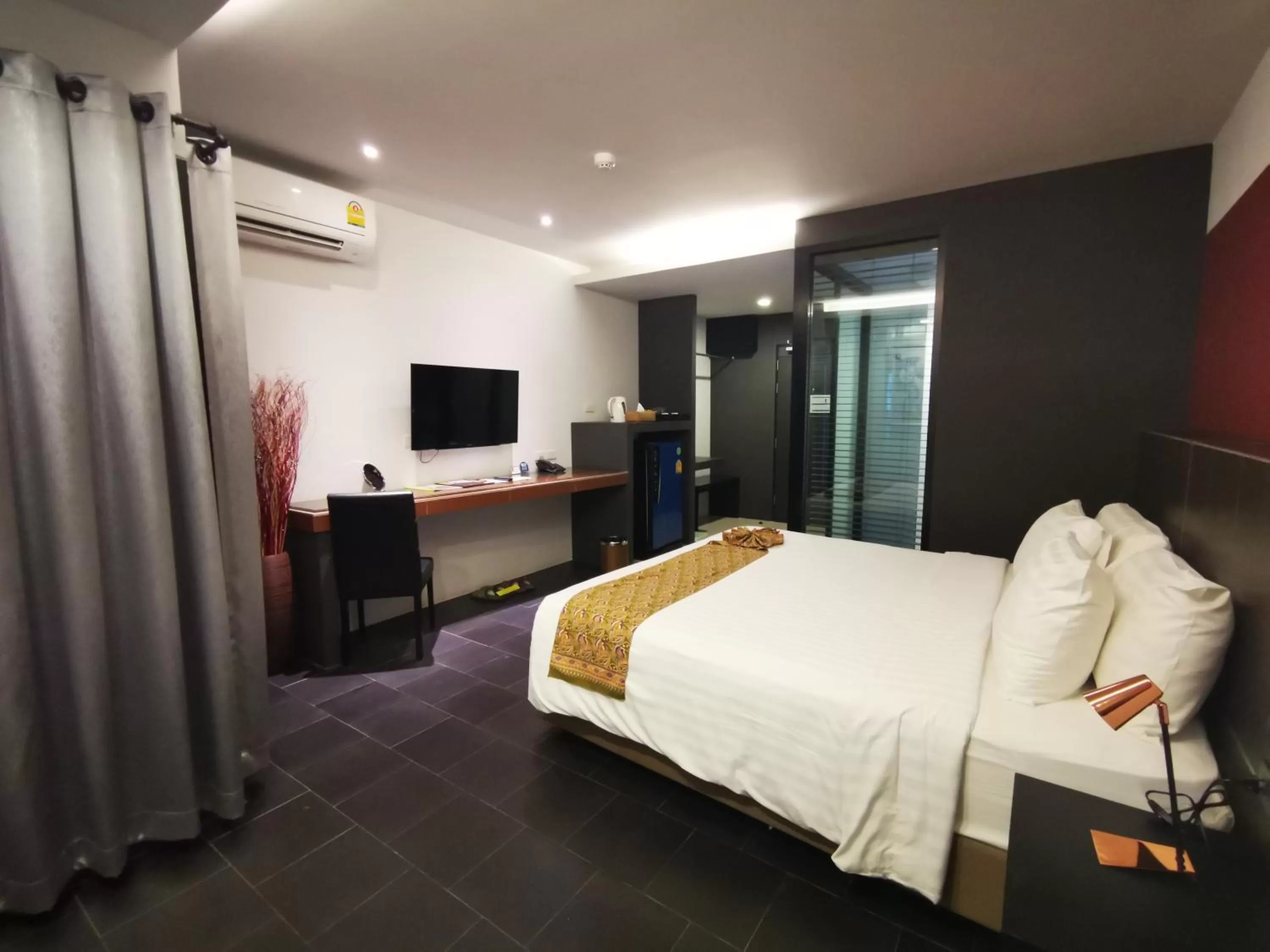 Photo of the whole room, Bed in Mandy Nok Hotel