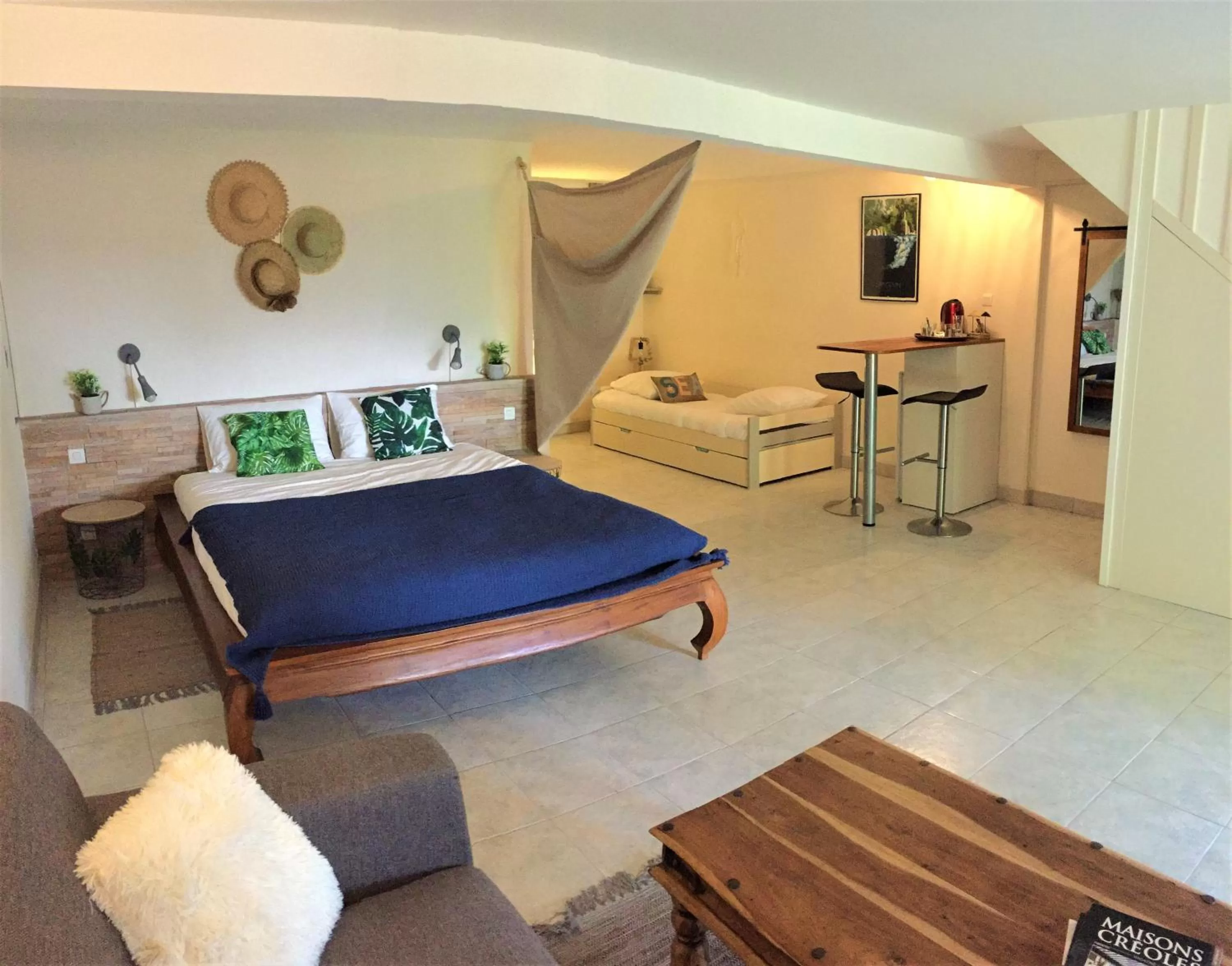 Photo of the whole room, Bed in La Case O zoizos