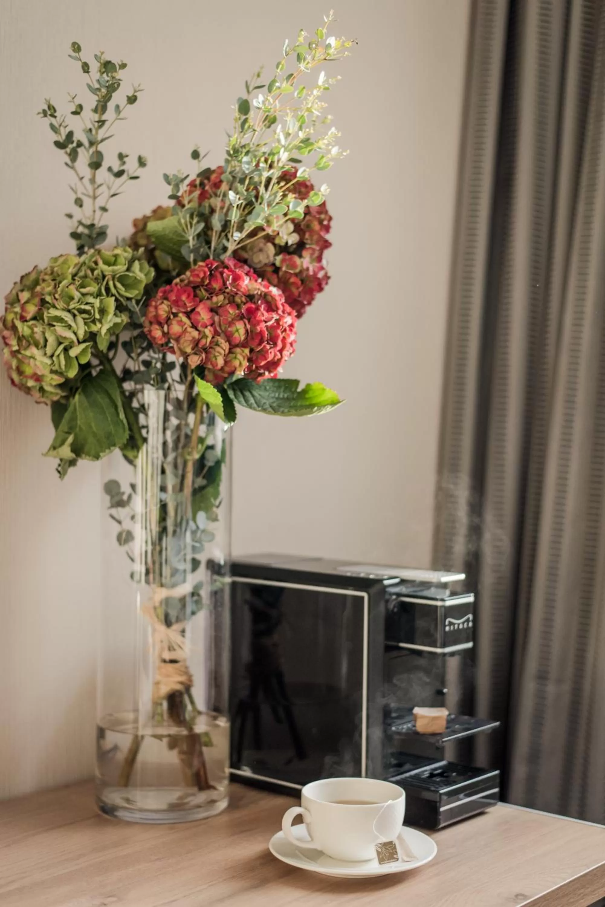 Coffee/tea facilities in Best Western Hôtel Hermitage