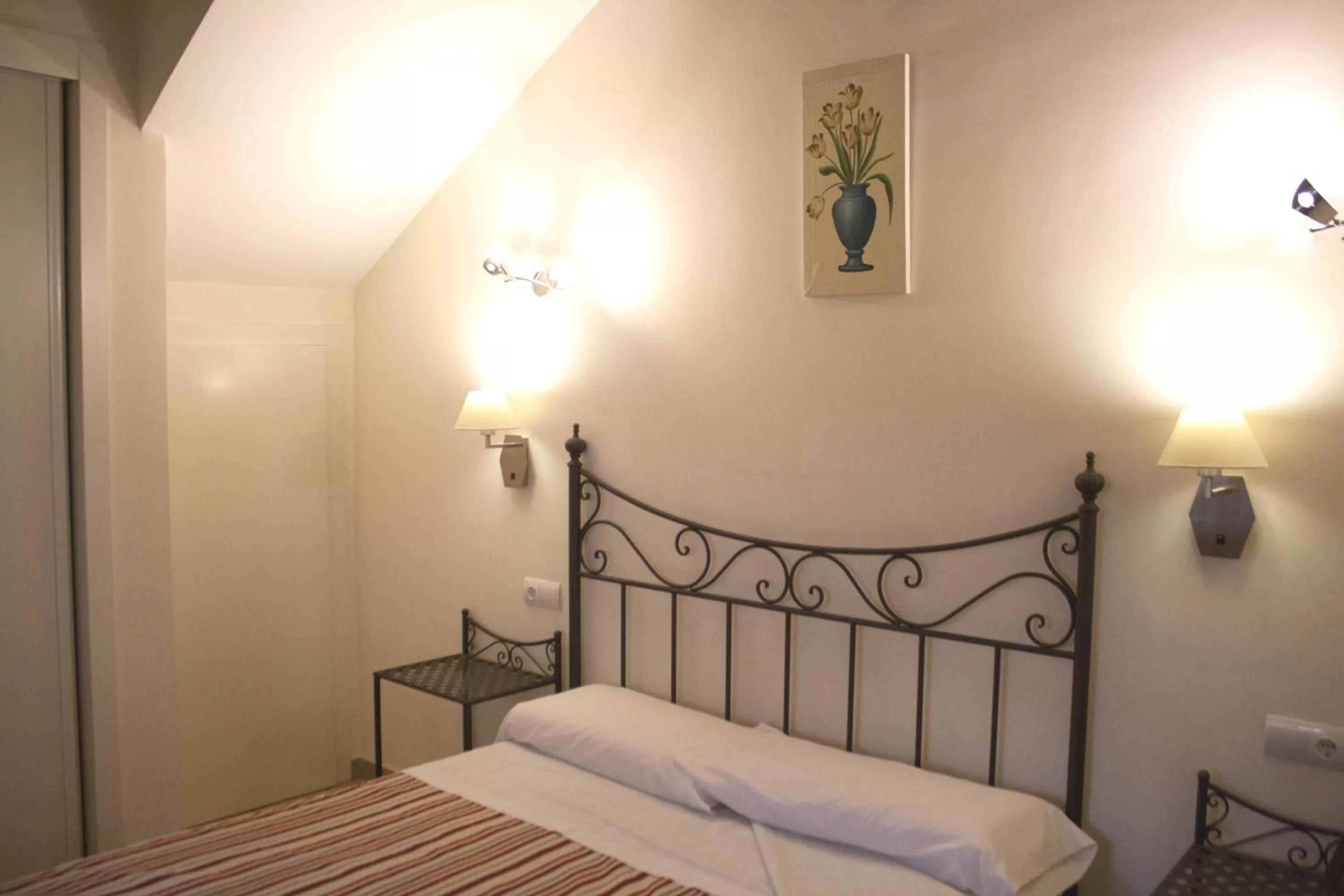 Bedroom, Bed in Abadia Suites