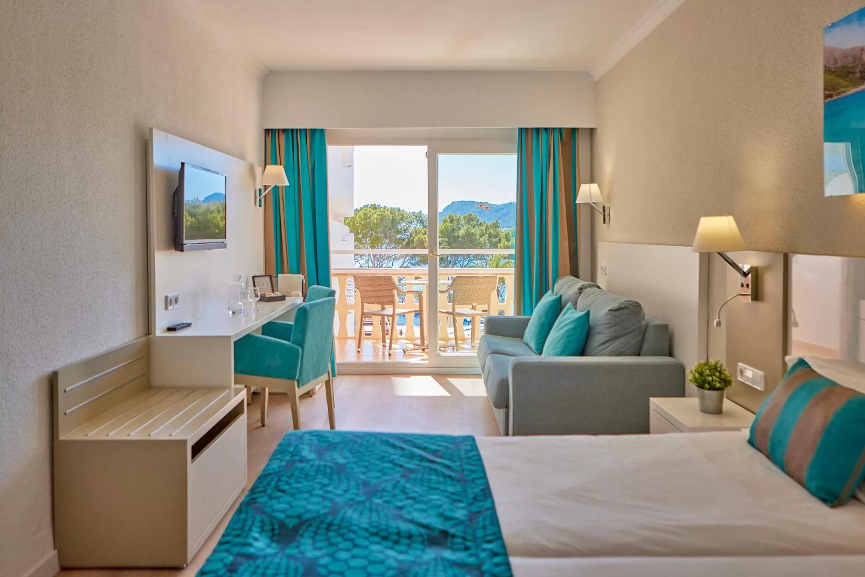 Photo of the whole room, Bed in Universal Hotel Lido Park & Spa