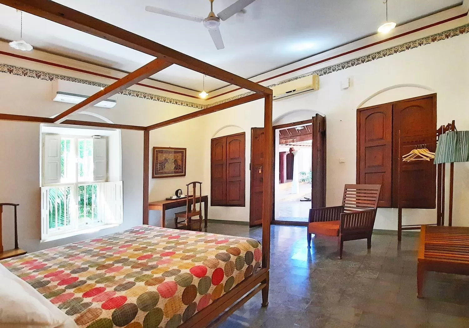 Bed in Saratha Vilas Chettinad