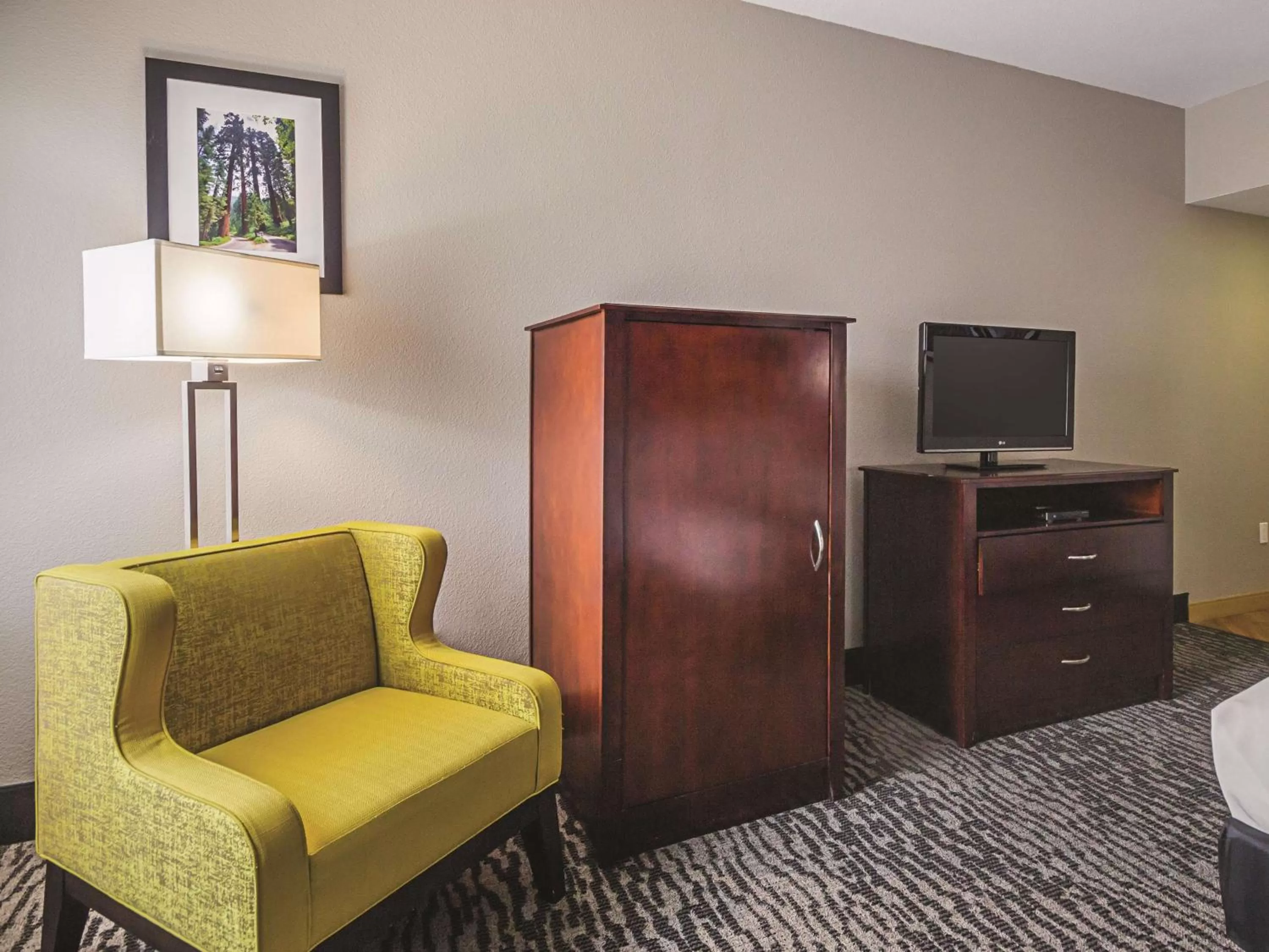 Photo of the whole room in La Quinta by Wyndham Fresno Northwest