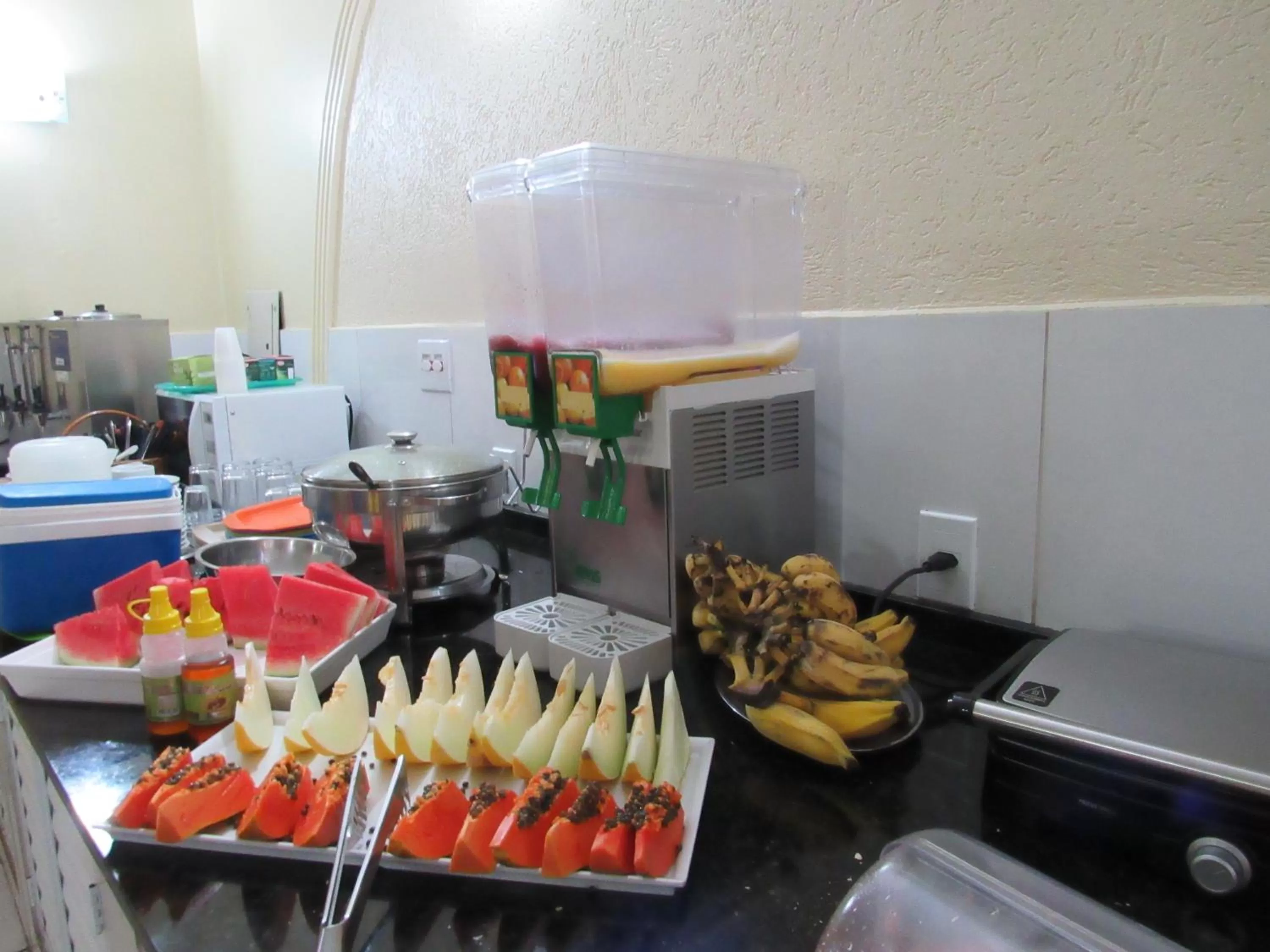 Breakfast in Hotel Salomão - Próximo a 25 de Março, Bom Retiro, Brás e Rua Santa Efigênia, a 2 minutos do Mirante Sampa Sky e pista de Skate Anhangabaú