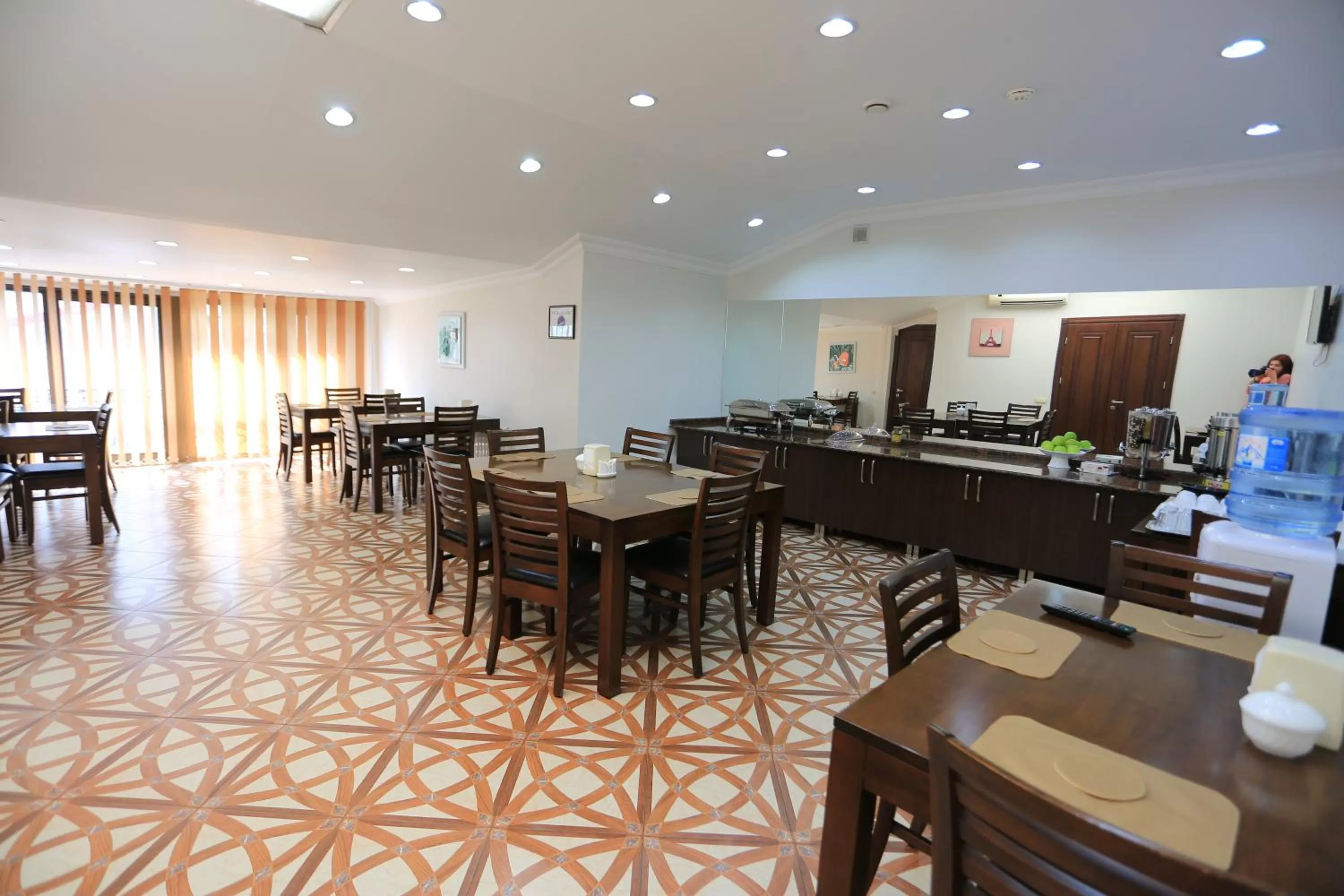 Breakfast, Restaurant/Places to Eat in Eiffel Hotel