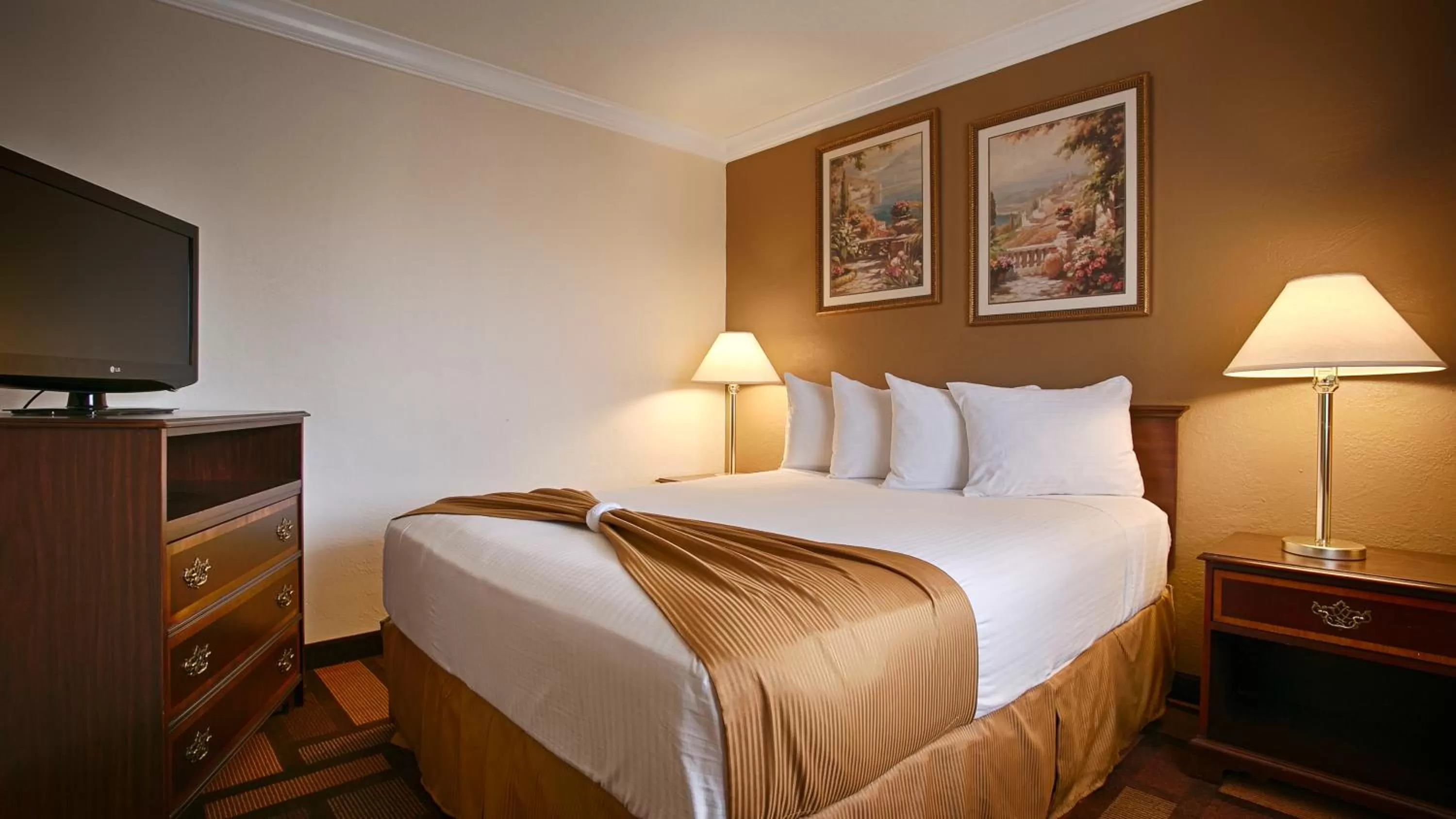 One-Bedroom Suite - Non-Smoking in Days Inn & Suites by Wyndham Lodi