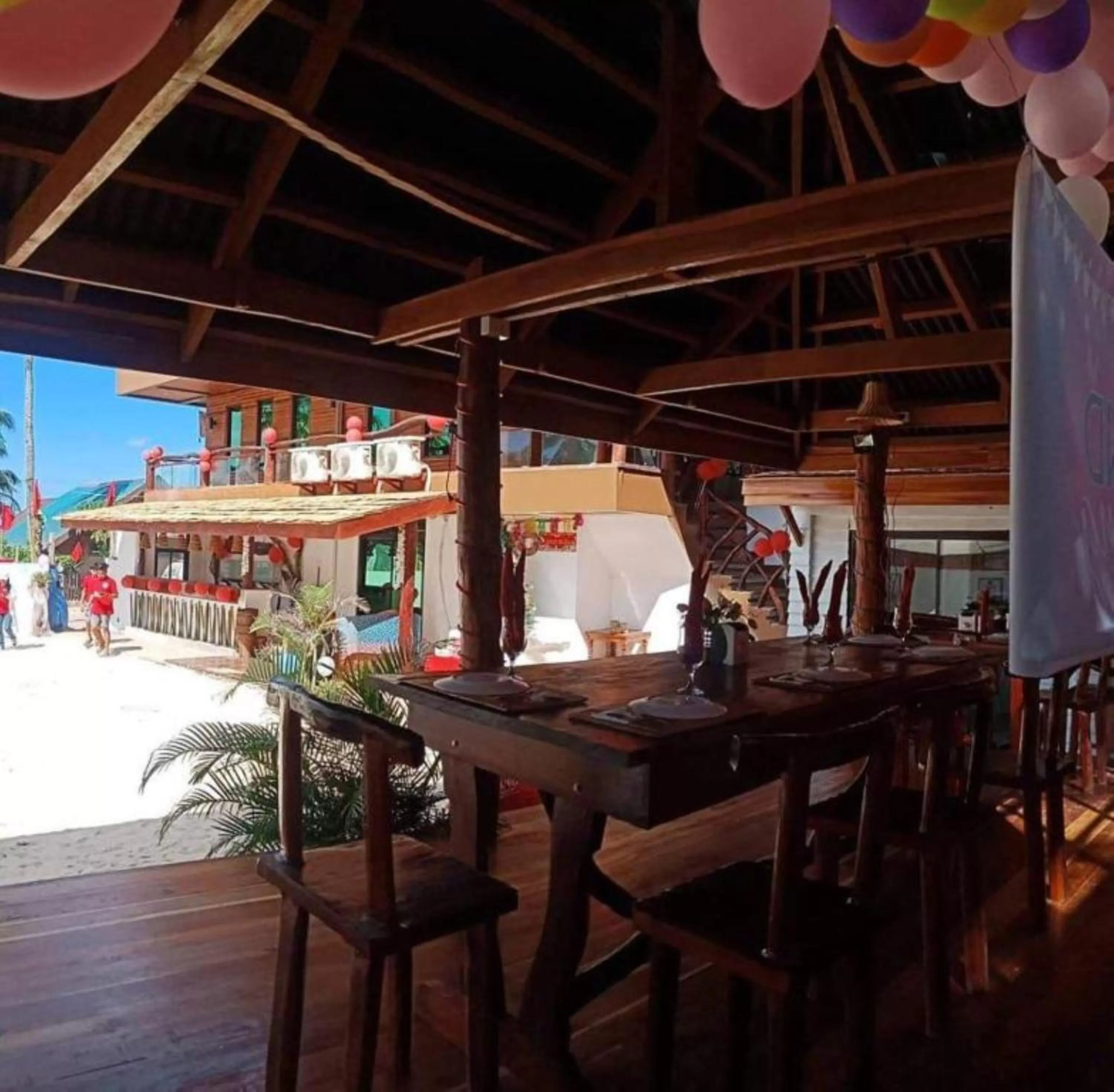 Restaurant/places to eat in Peak View Resort