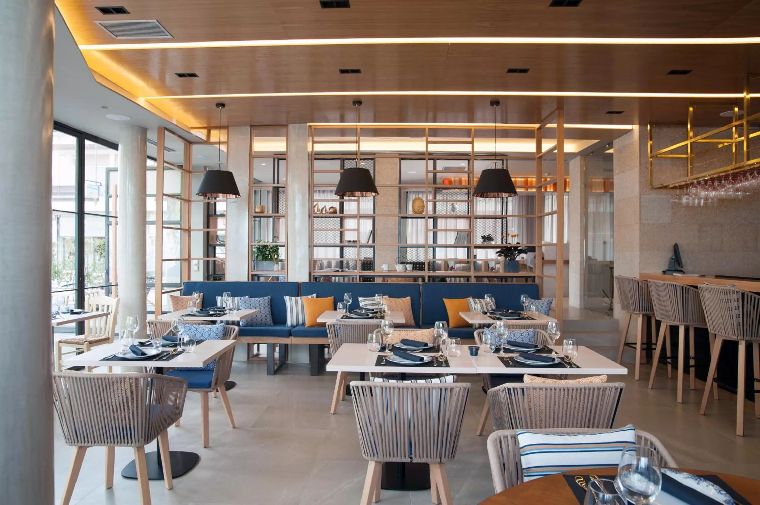 Restaurant/places to eat in Seasabelle Hotel near Athens Airport