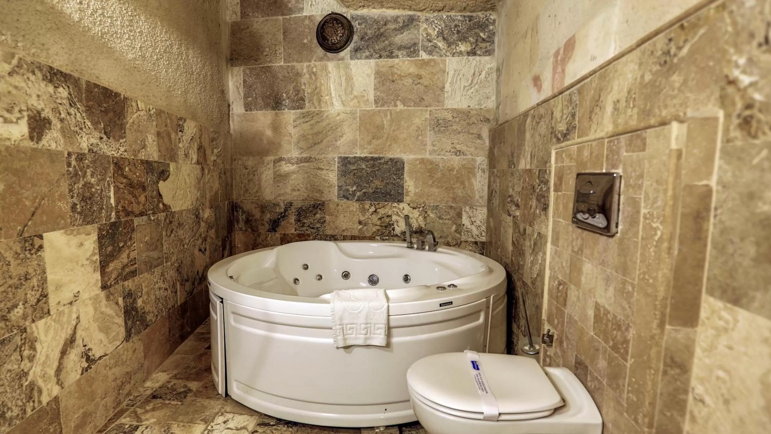 Bathroom in Hidden Cave Hotel