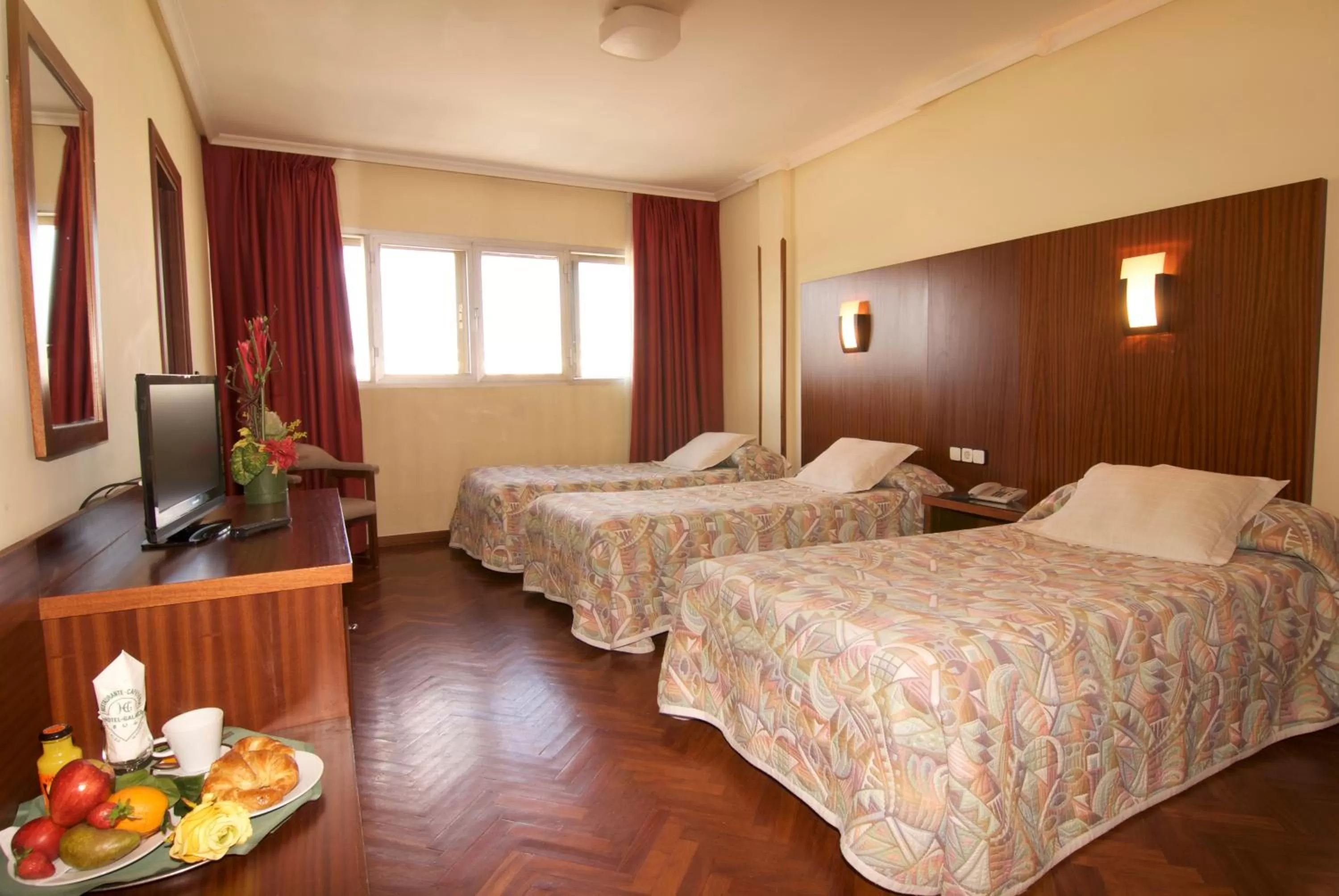 Photo of the whole room, Bed in Hotel Galaico