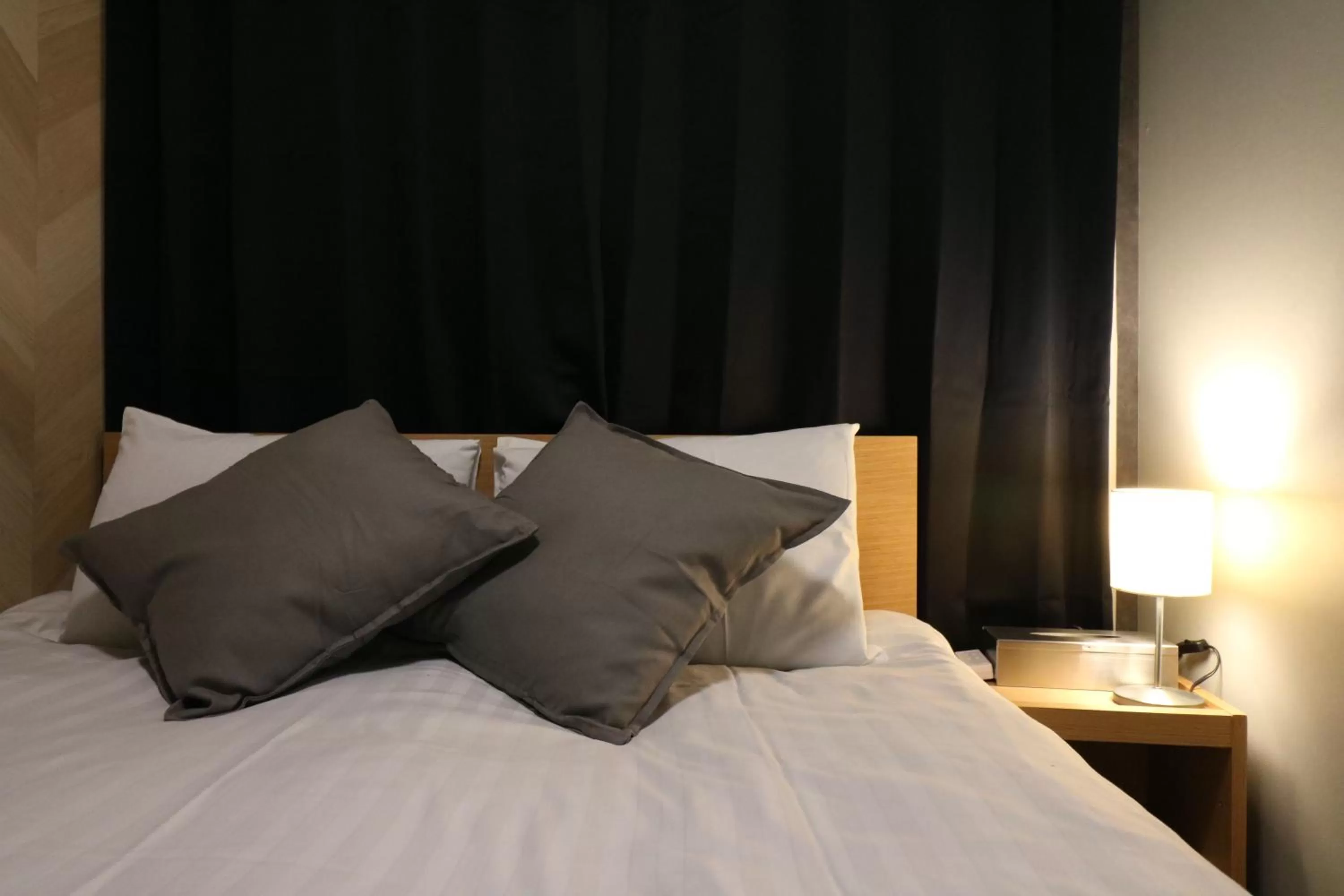 Bed in Glass Shiseikan