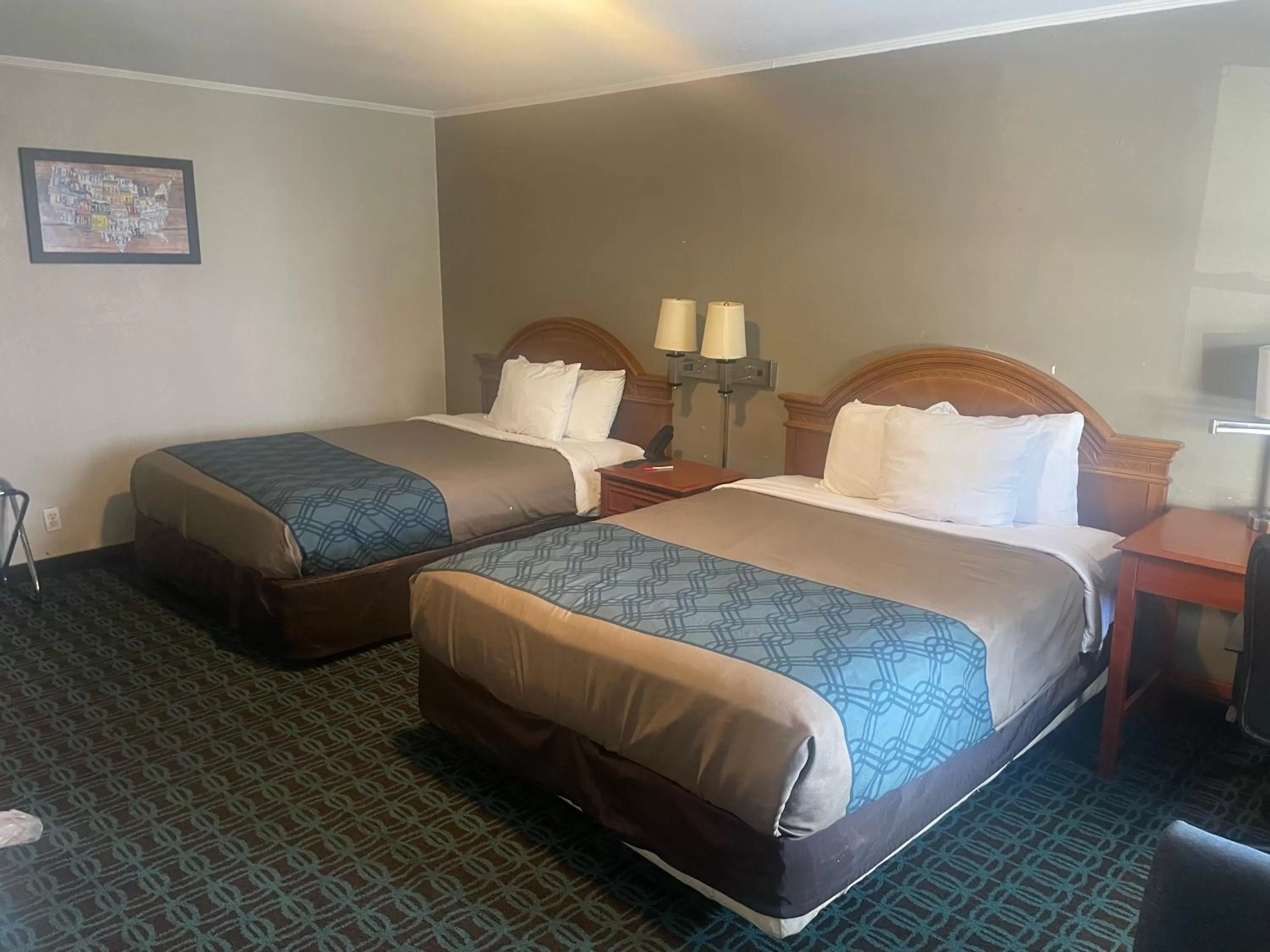 Bed in Econo Lodge Mechanicsburg - Harrisburg West