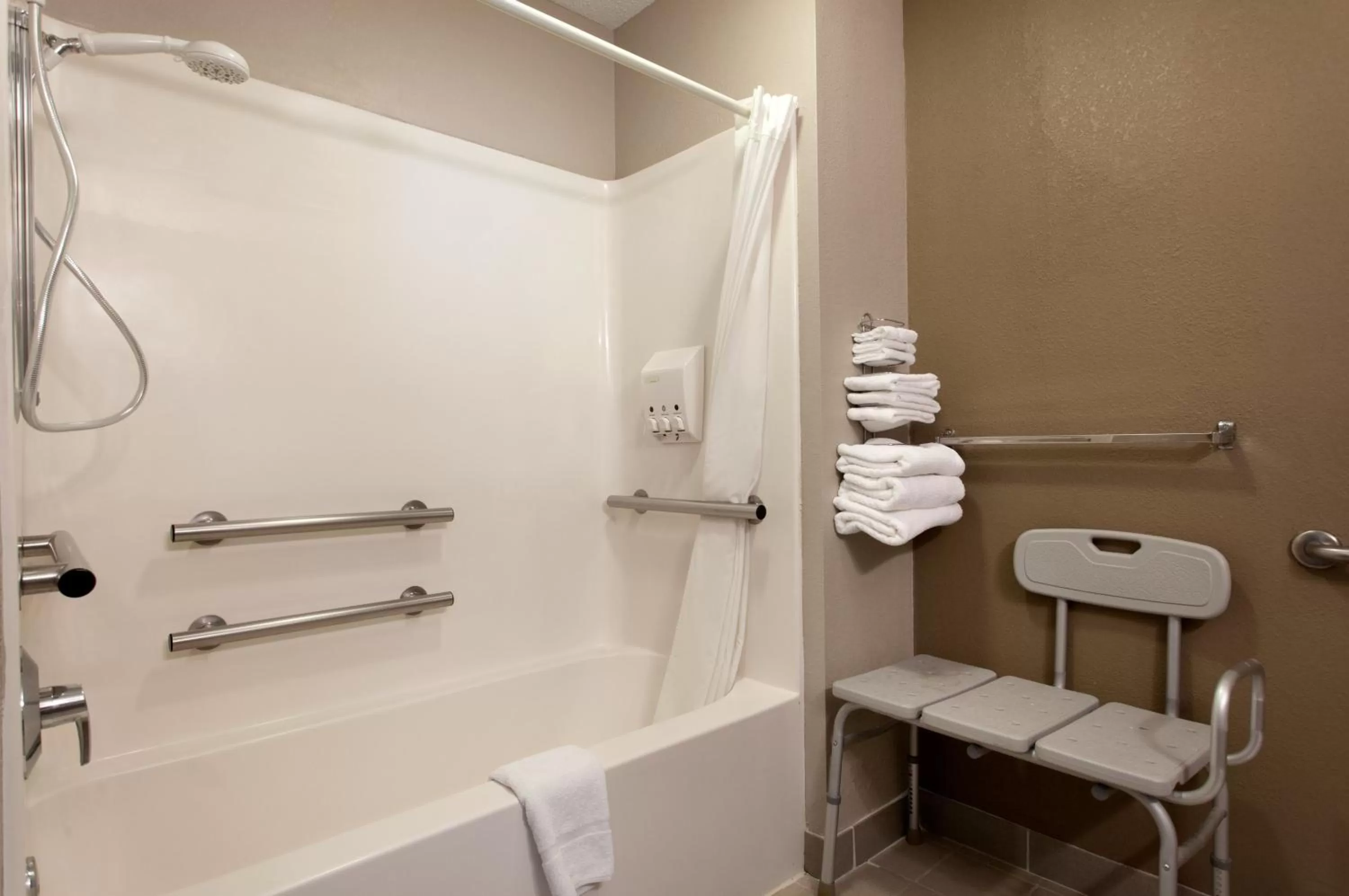 Day in Super 8 by Wyndham Niagara Falls