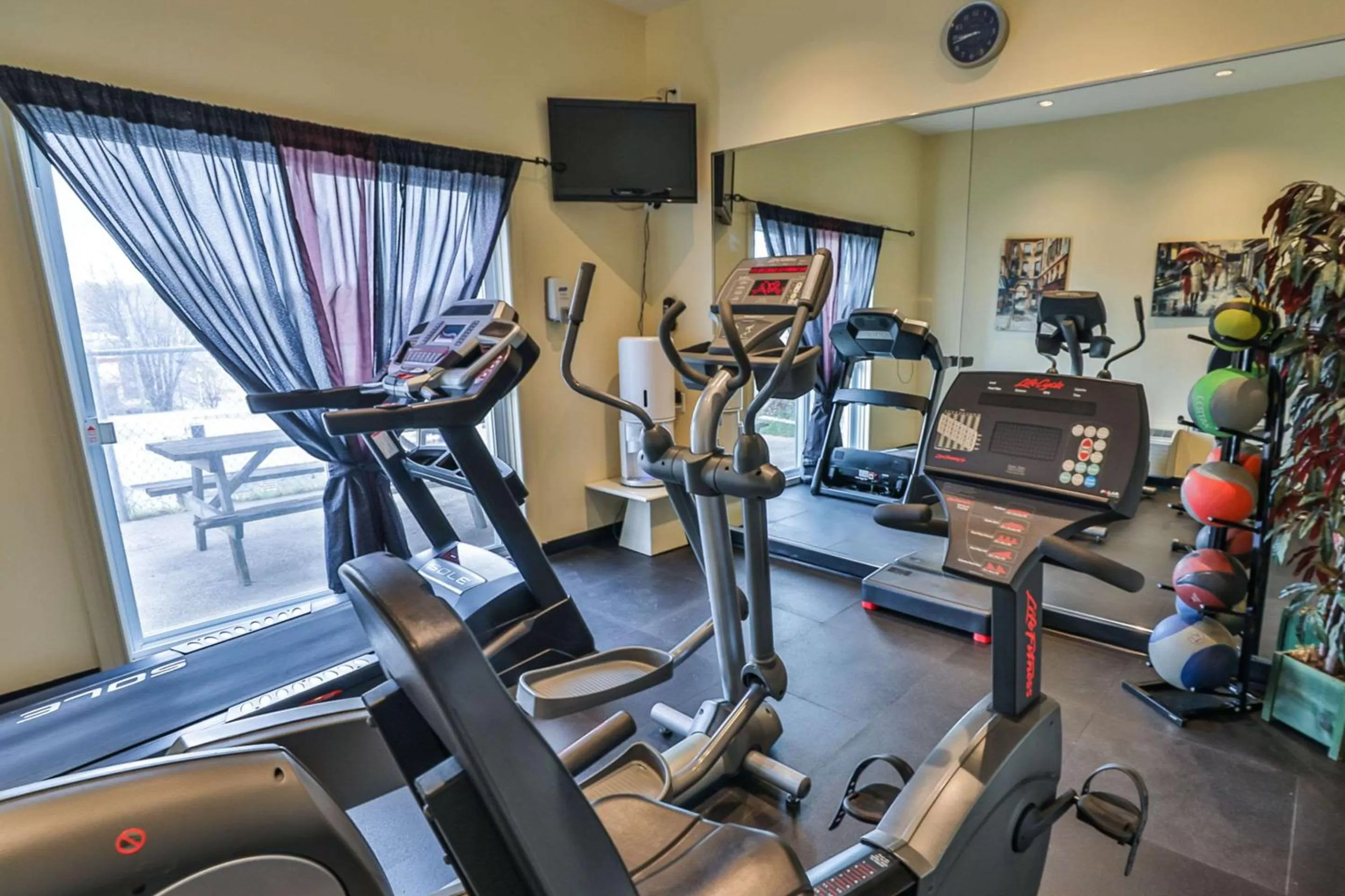 Fitness centre/facilities in Comfort Inn & Suites