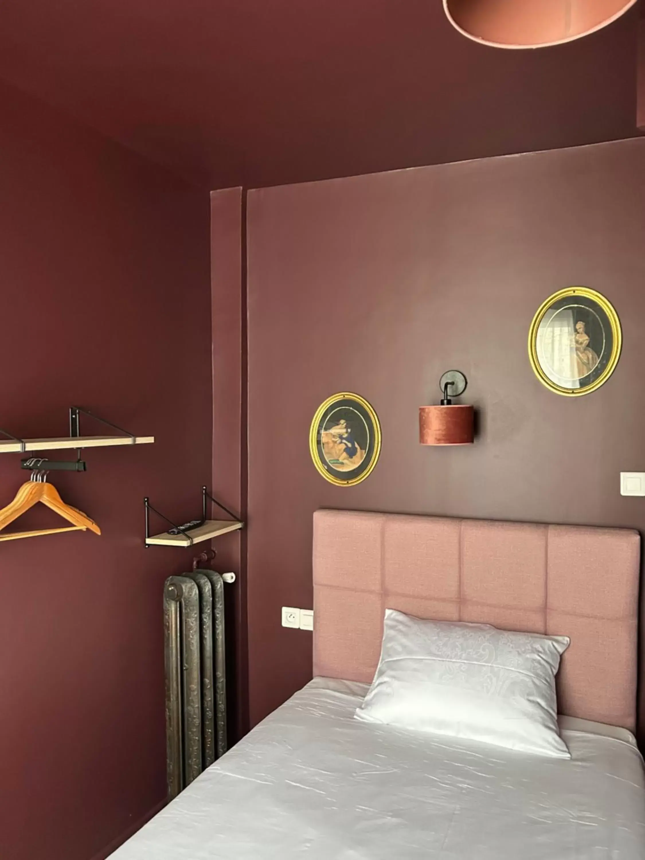 Single Room - single occupancy - Toilet on the Landing in Hôtel Maât Etoile Single Room - single occupancy - Toilet on the Landing in Hôtel Maât Etoile