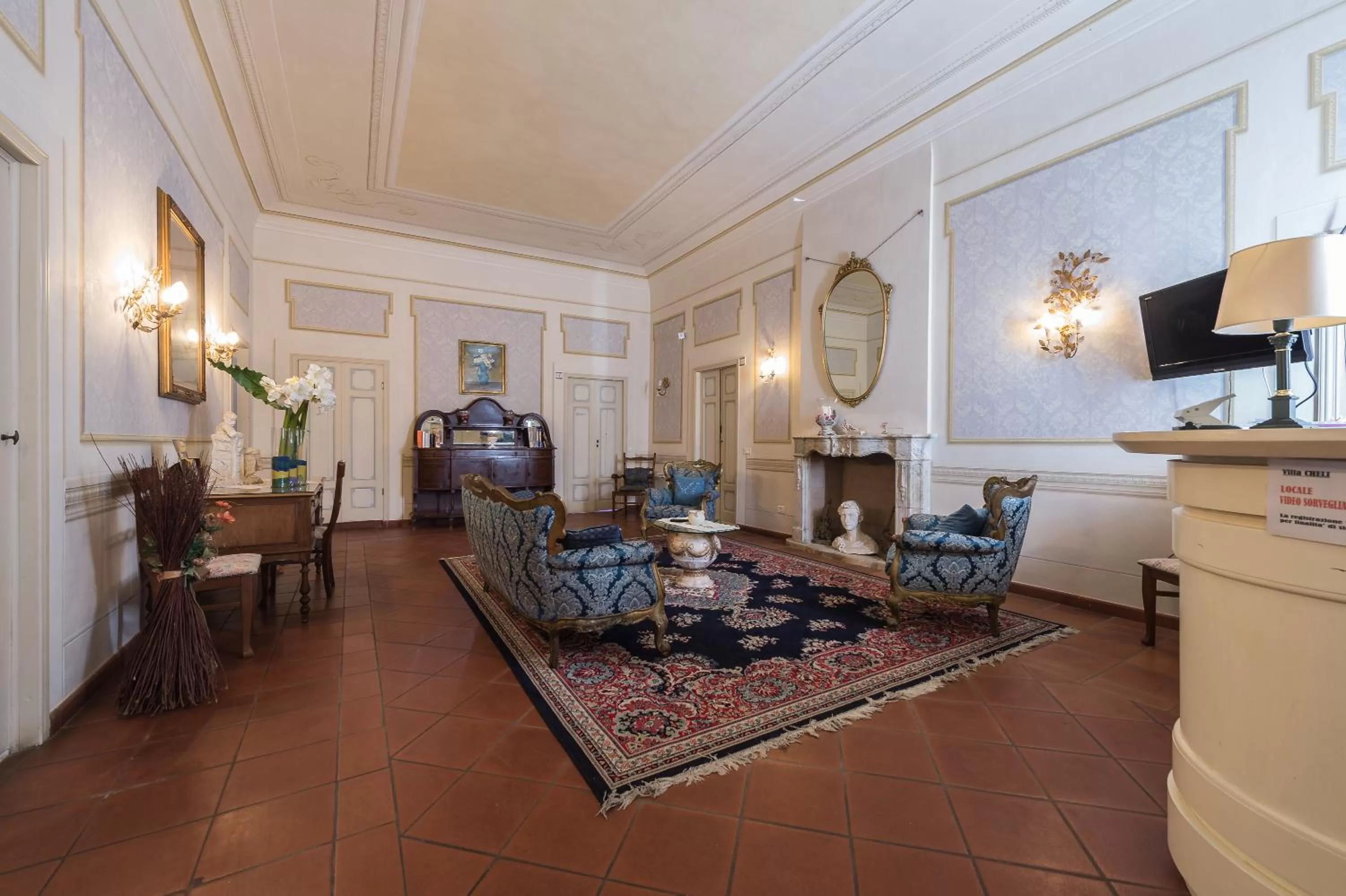 Communal lounge/ TV room in Hotel Villa Cheli